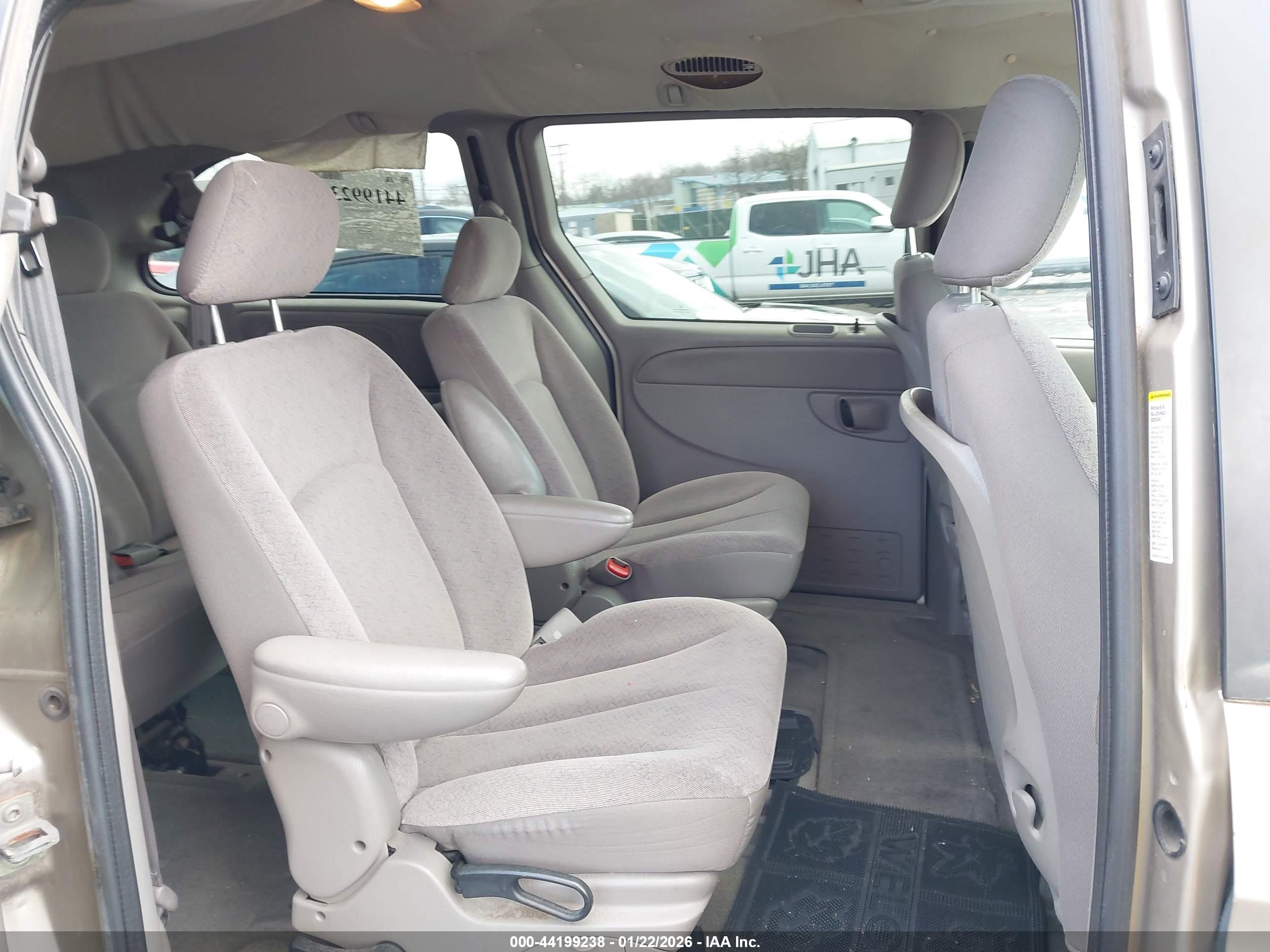 CHRYSLER TOWN image 8