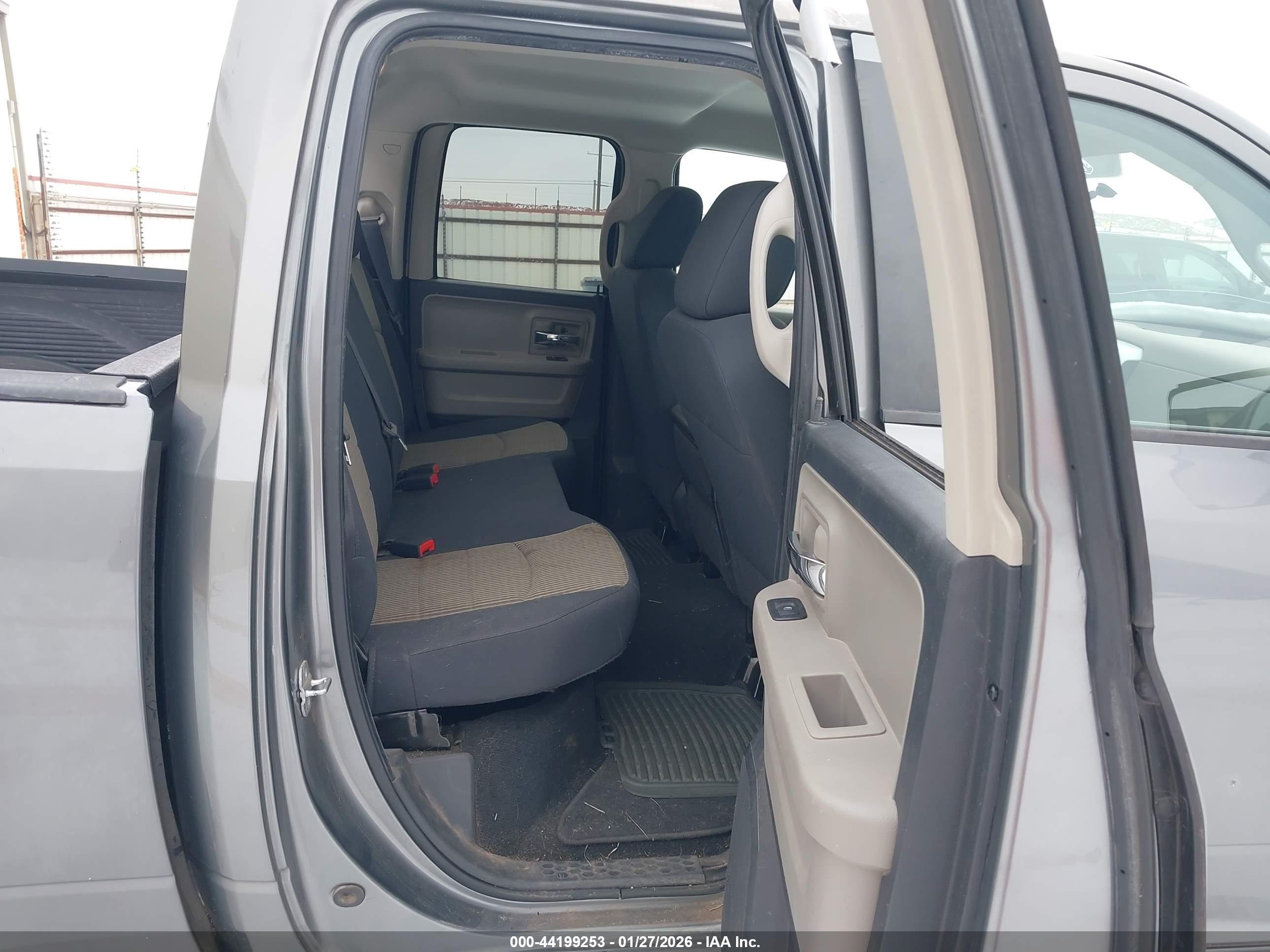 DODGE RAM image 8