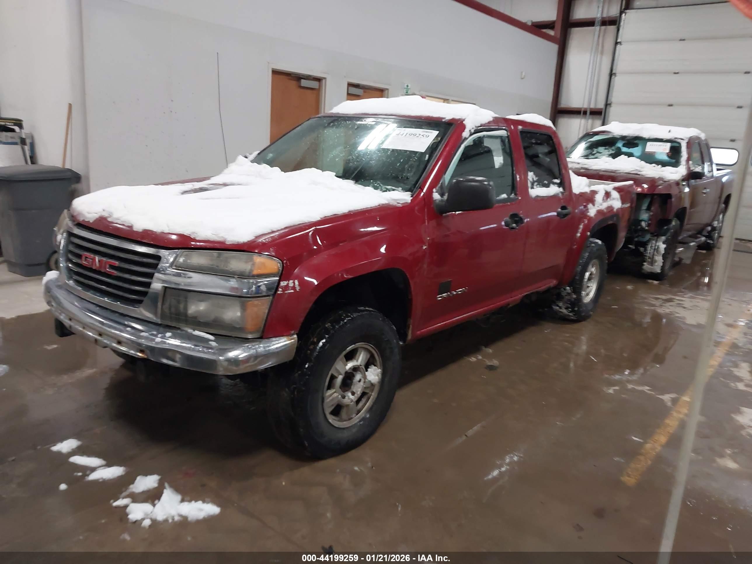 GMC CANYON image 2
