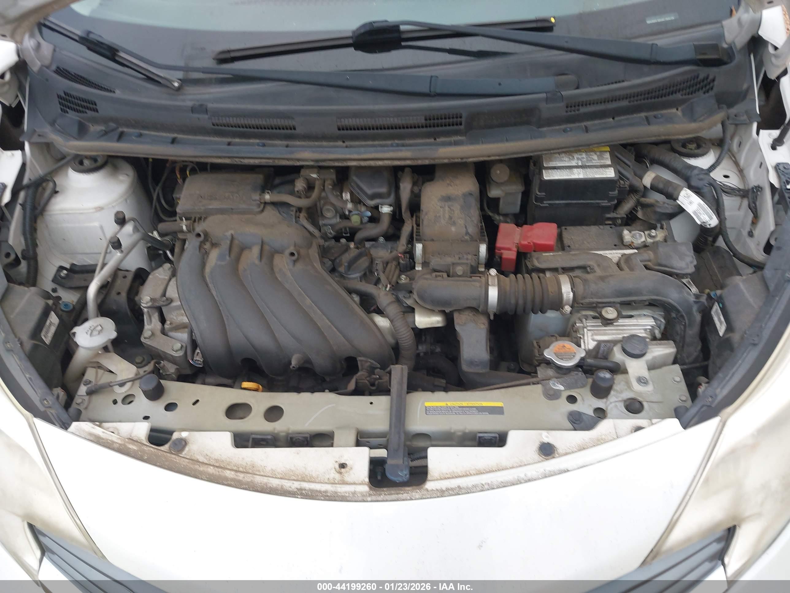 NISSAN VERSA image 10