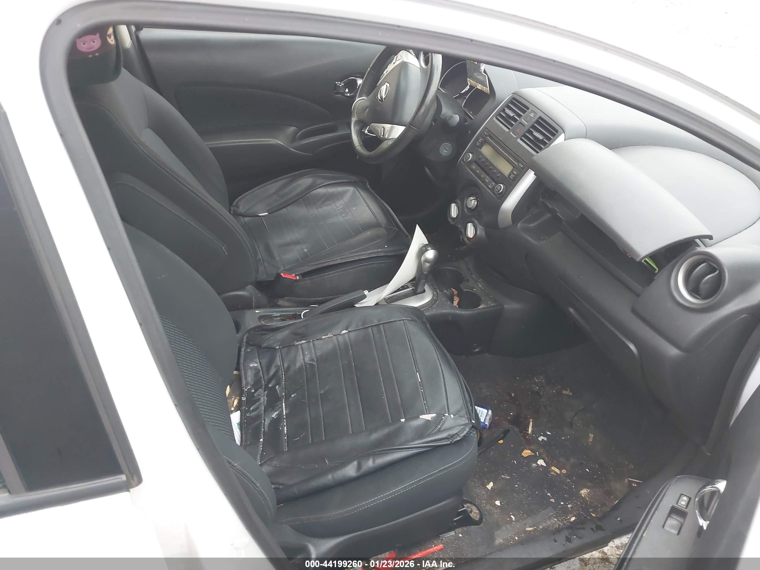 NISSAN VERSA image 5