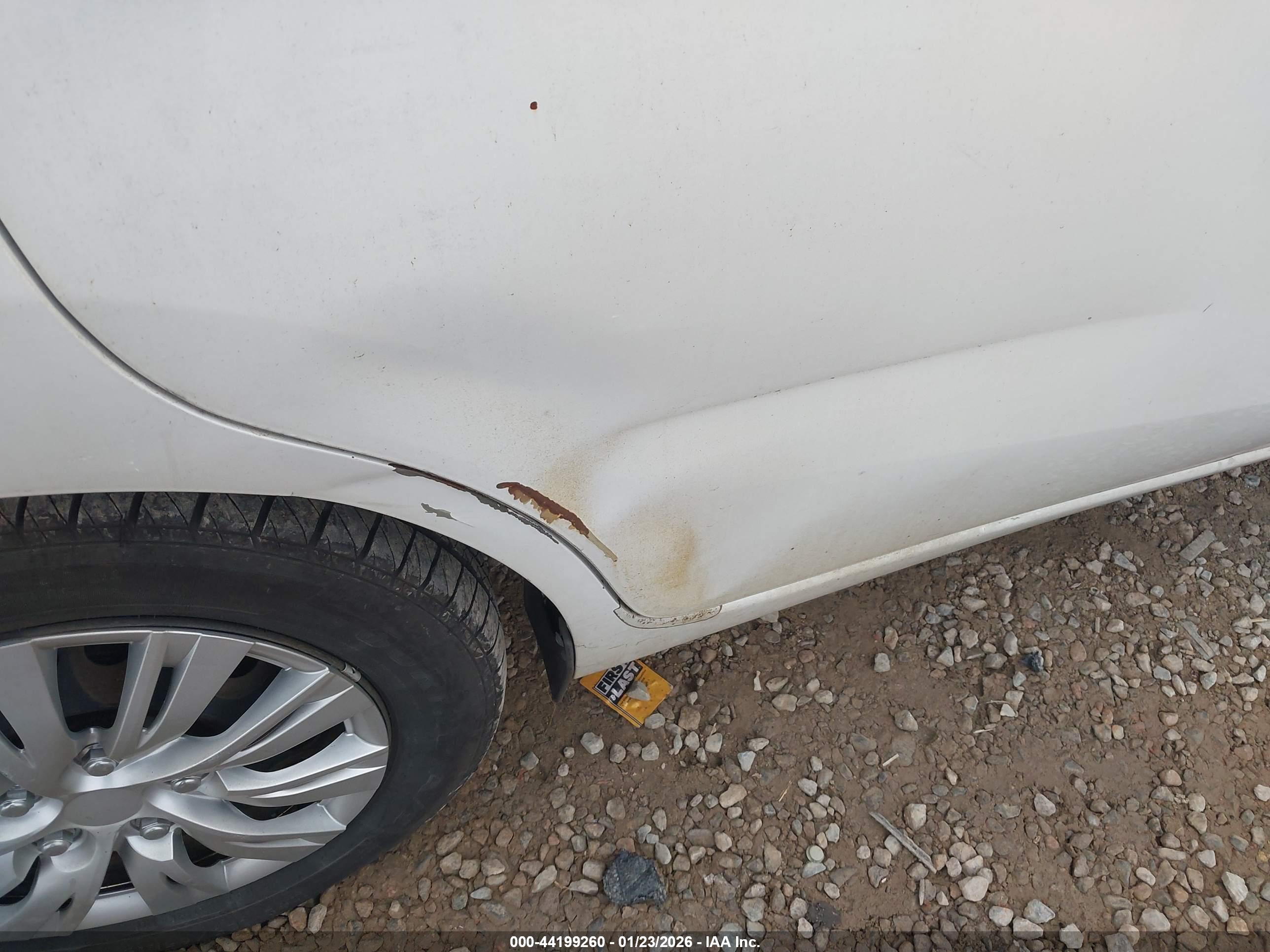 NISSAN VERSA image 6