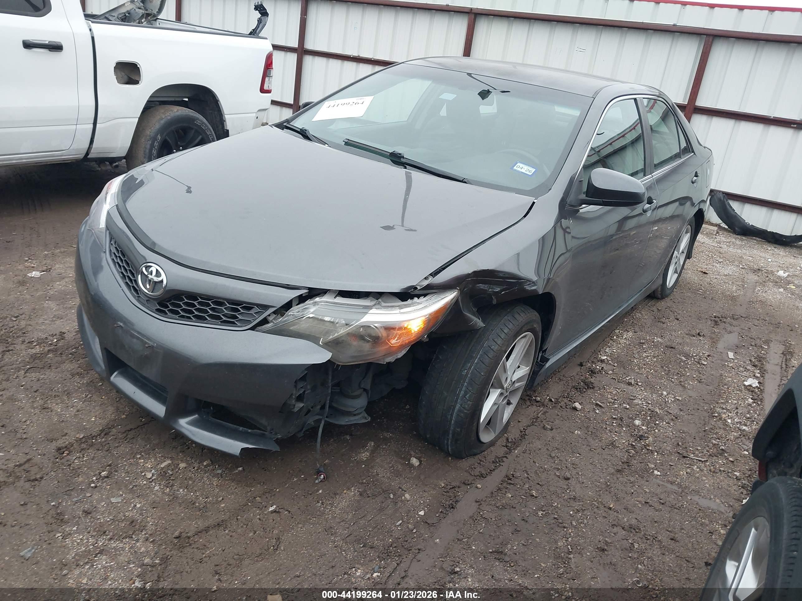 TOYOTA CAMRY image 2