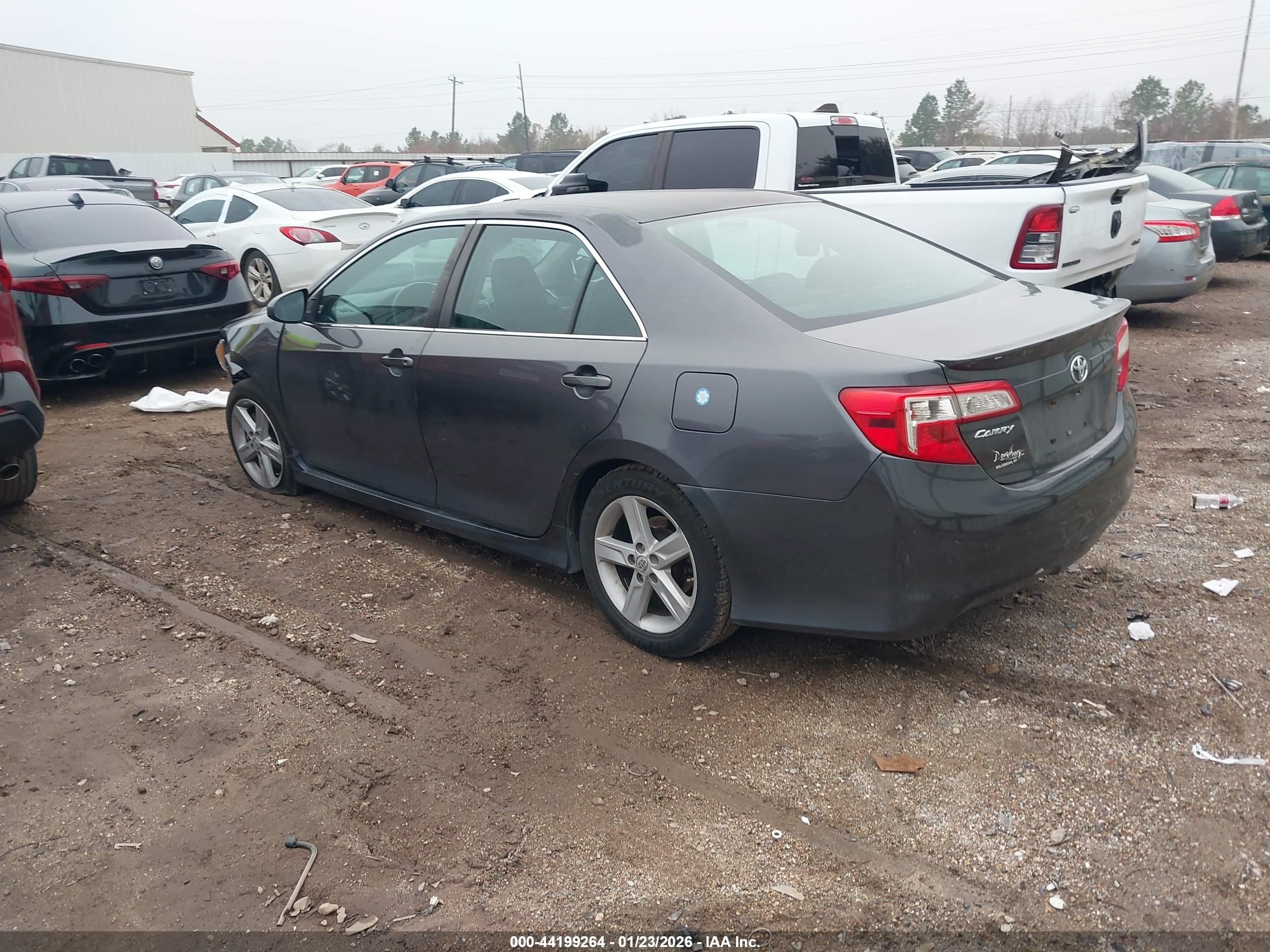 TOYOTA CAMRY image 3