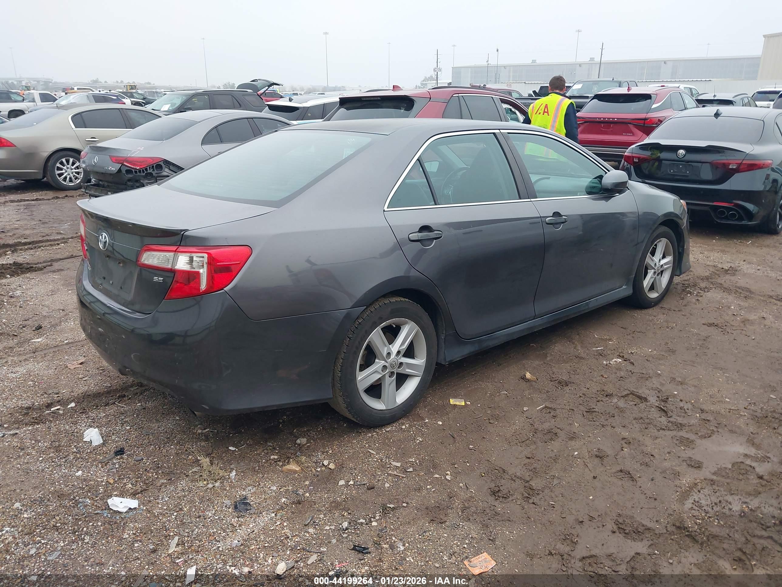 TOYOTA CAMRY image 4
