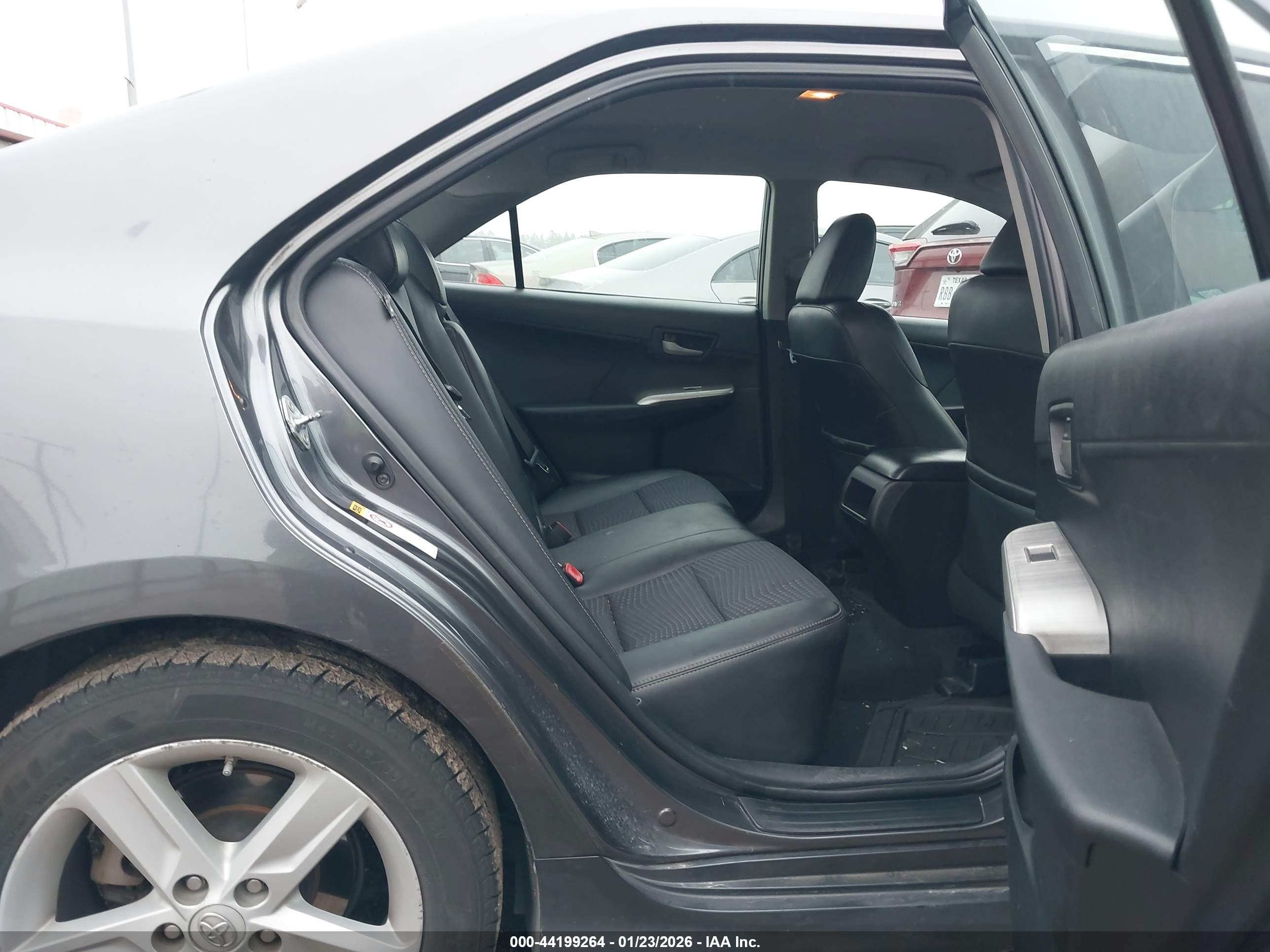 TOYOTA CAMRY image 8