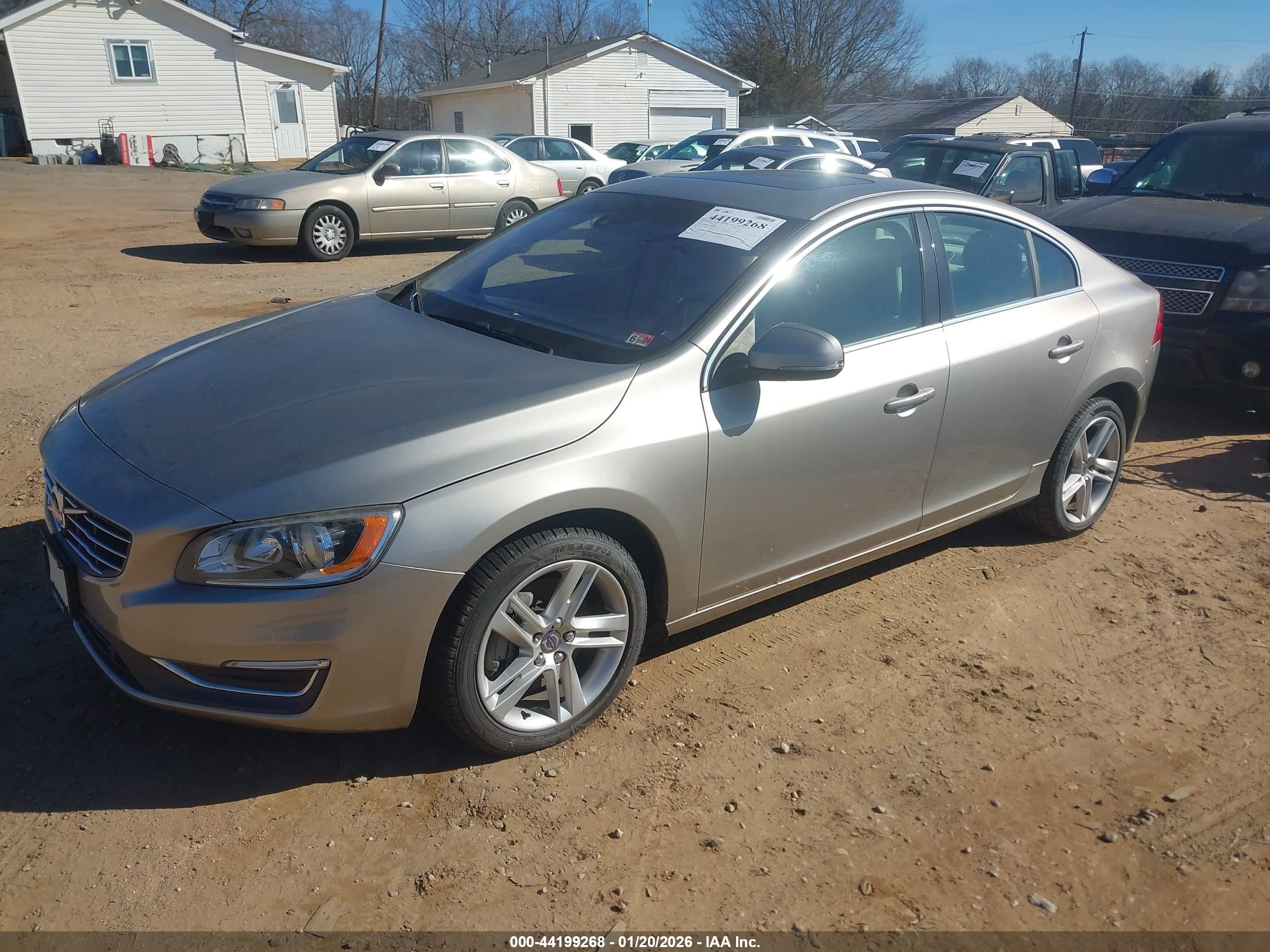 VOLVO S60 image 2