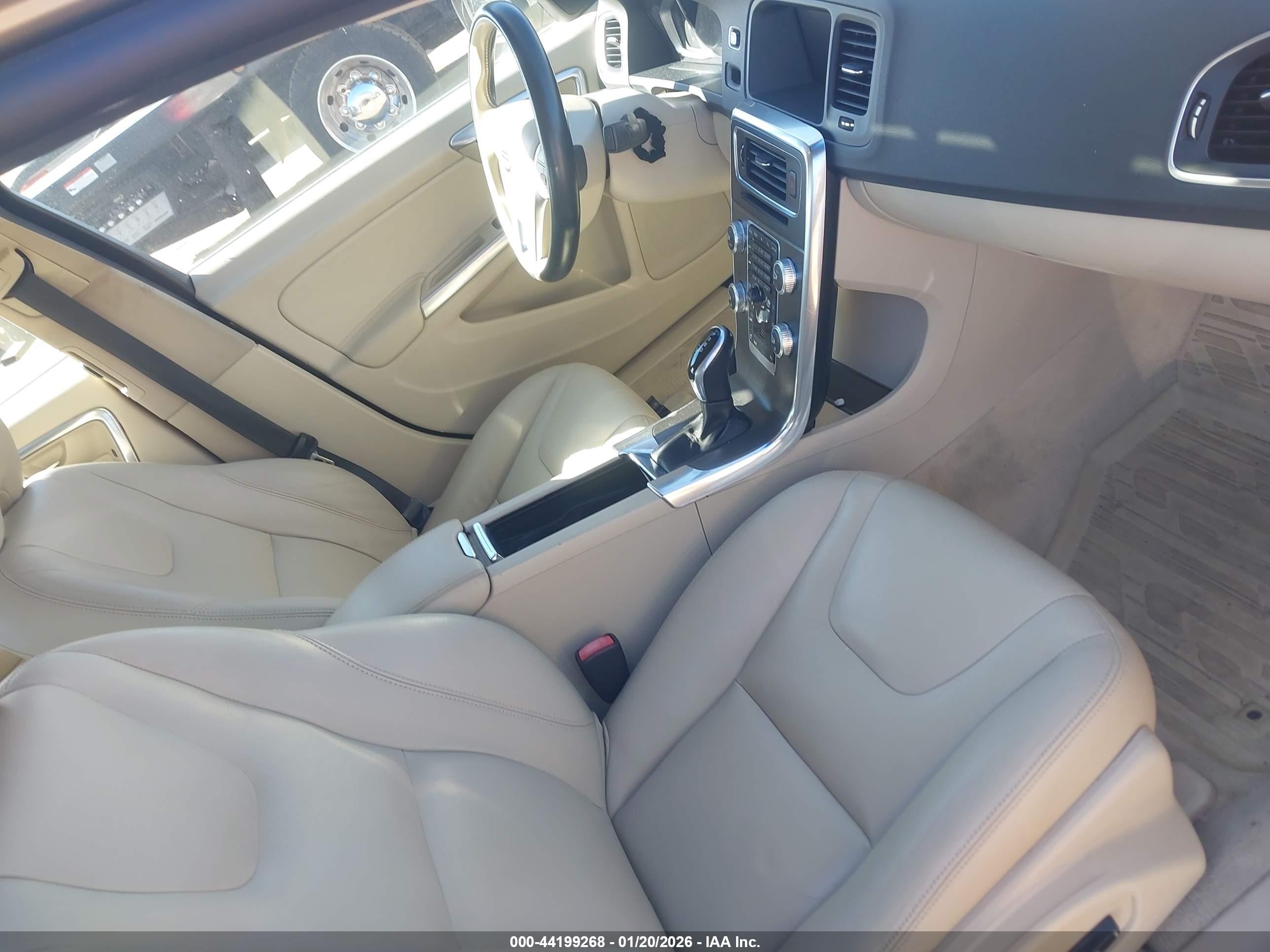 VOLVO S60 image 5