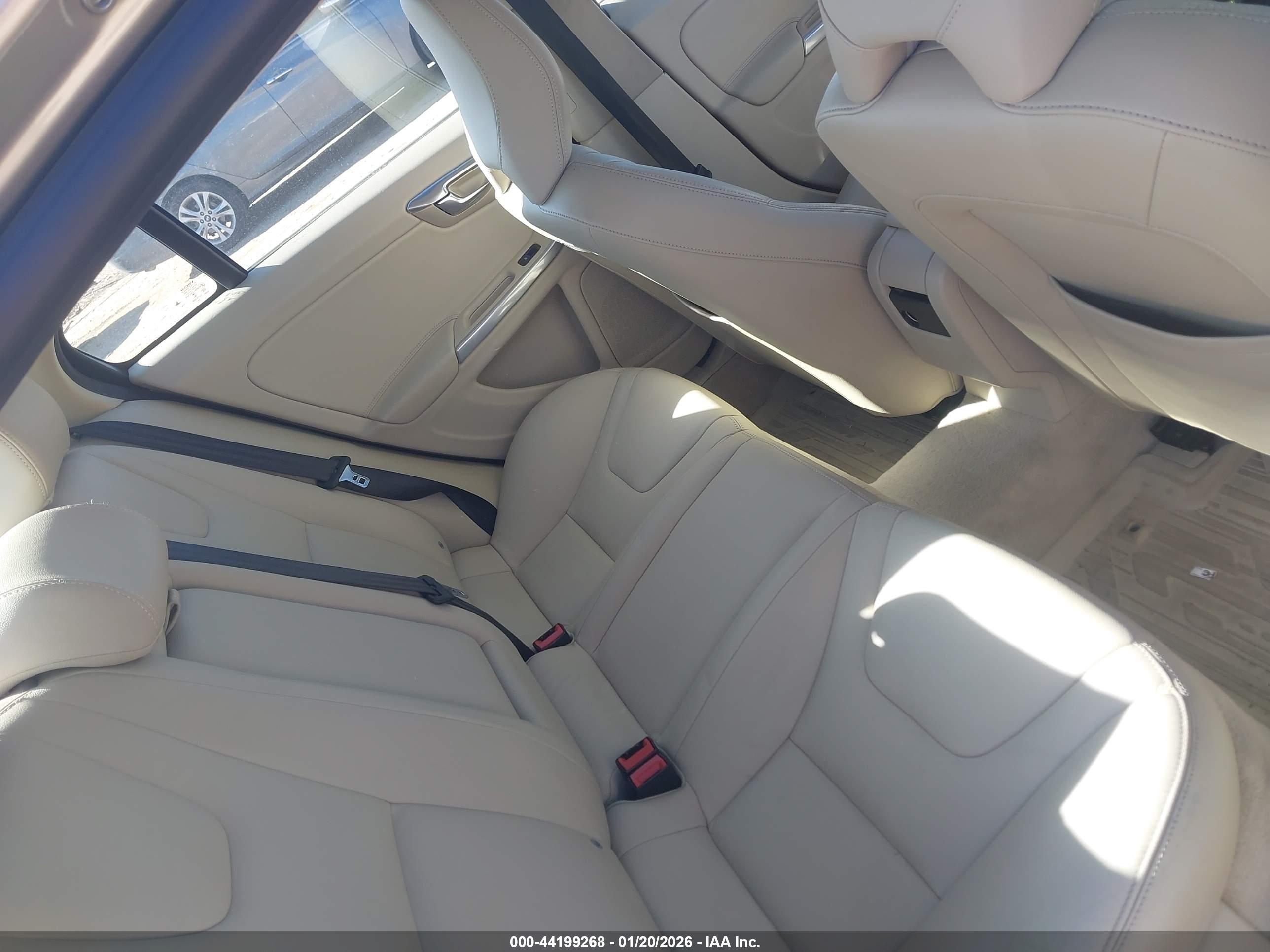 VOLVO S60 image 8