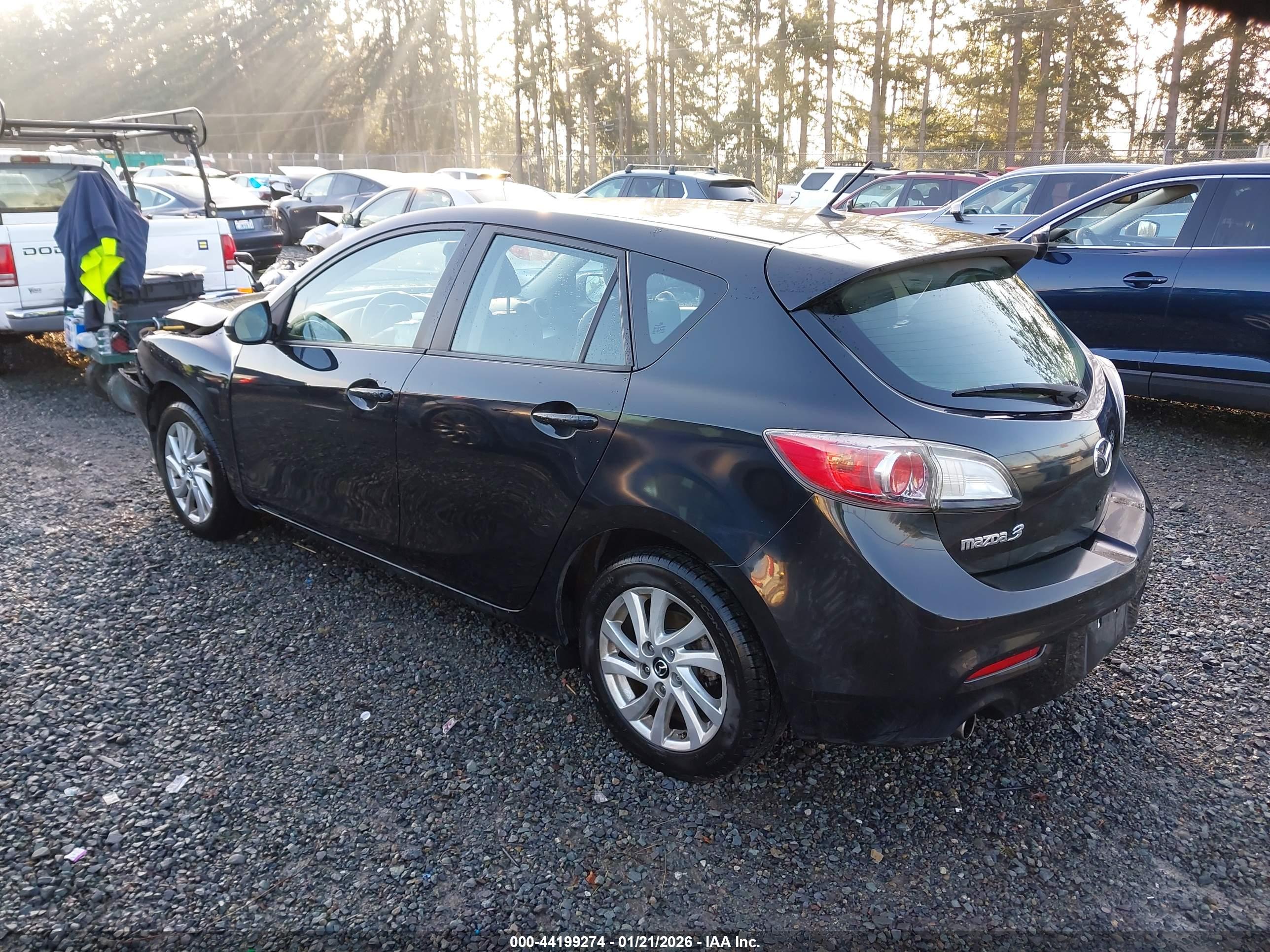 MAZDA MAZDA3 image 3