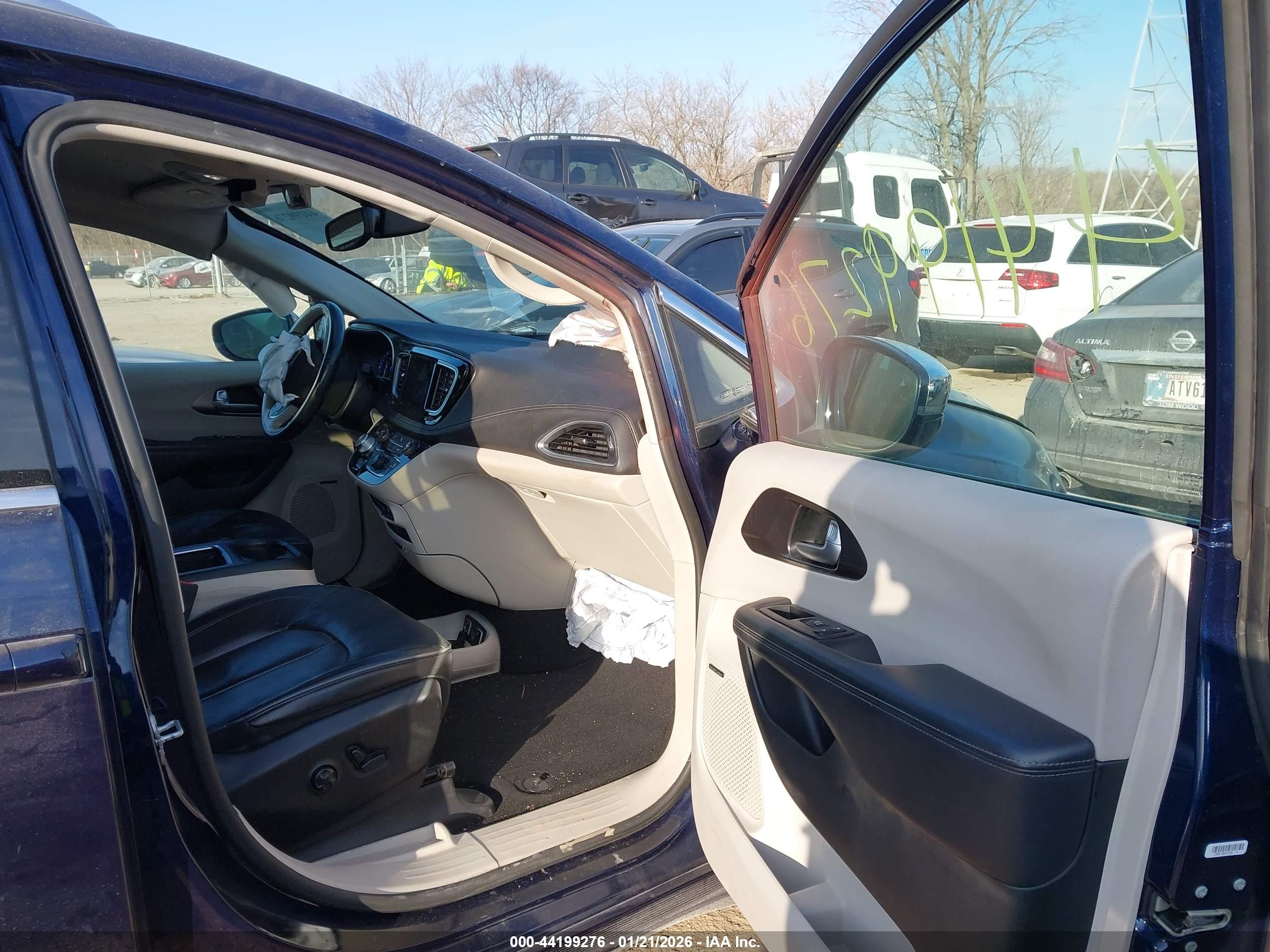 CHRYSLER PACIFICA image 5