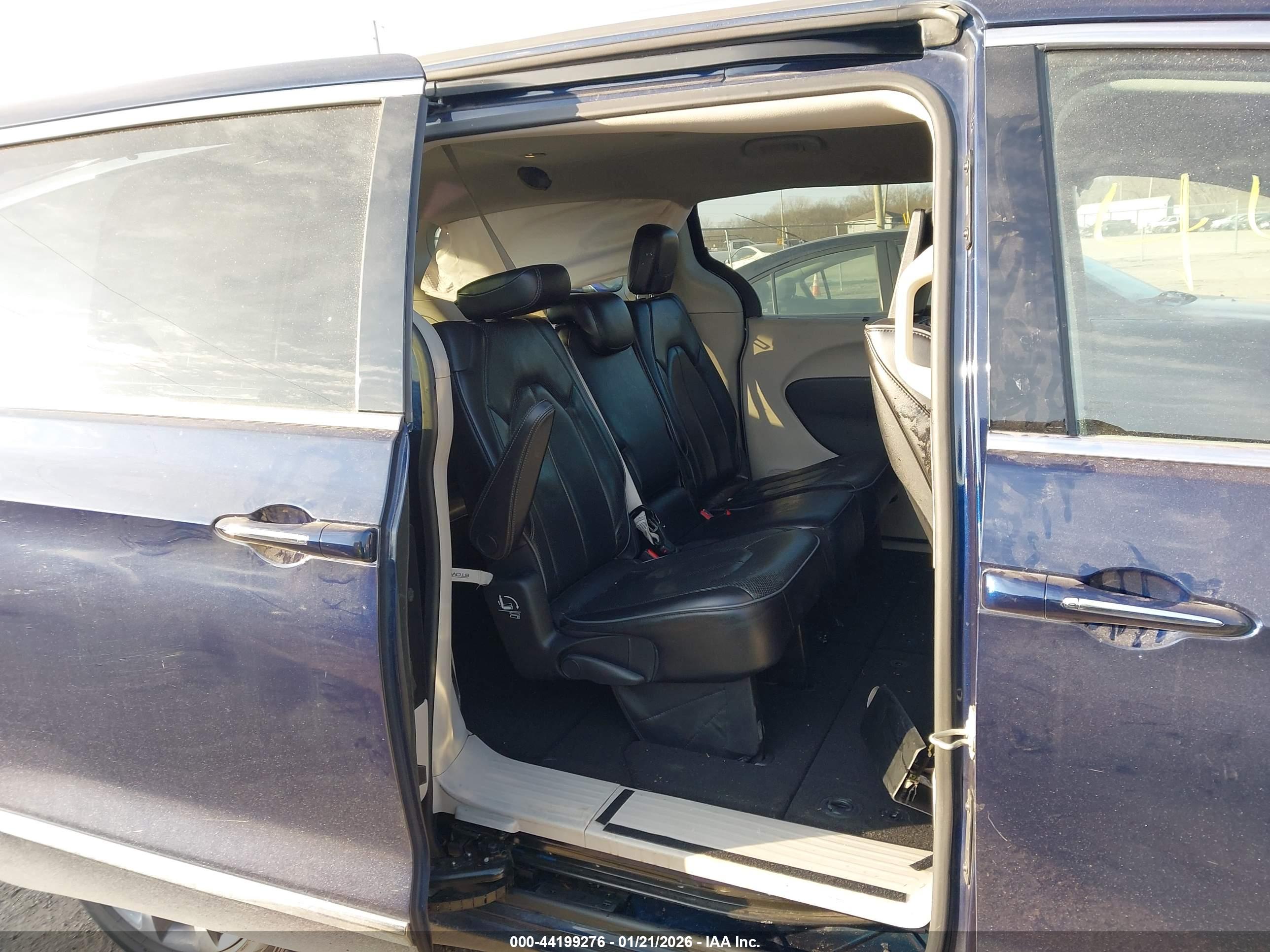 CHRYSLER PACIFICA image 8