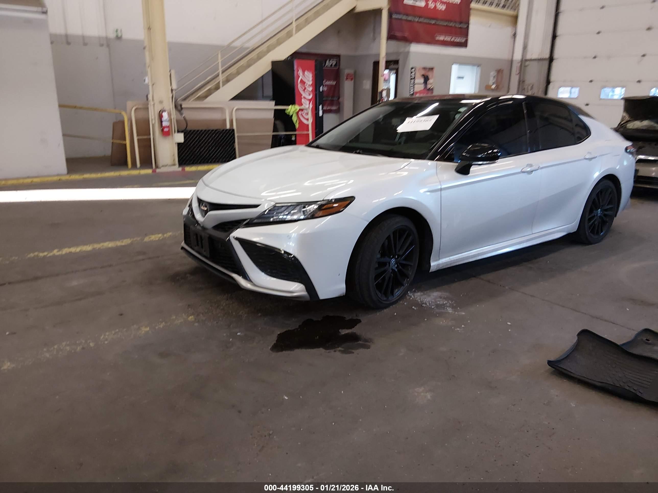 TOYOTA CAMRY image 2