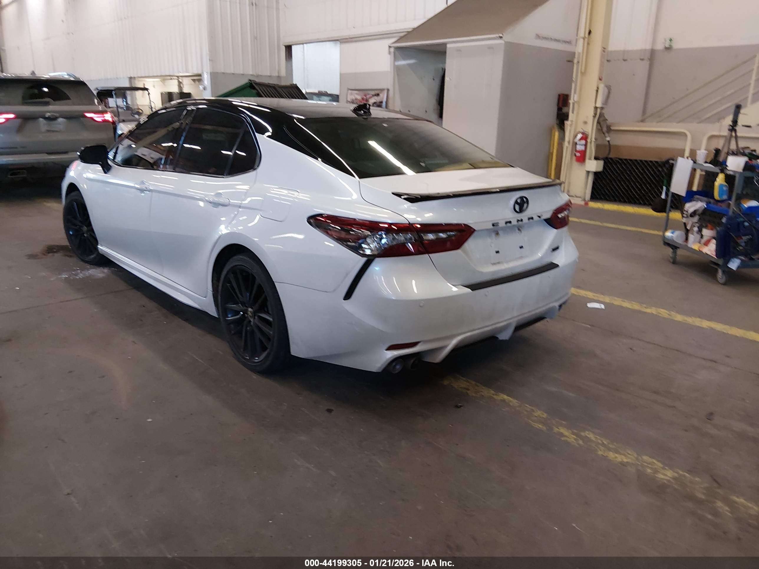 TOYOTA CAMRY image 3