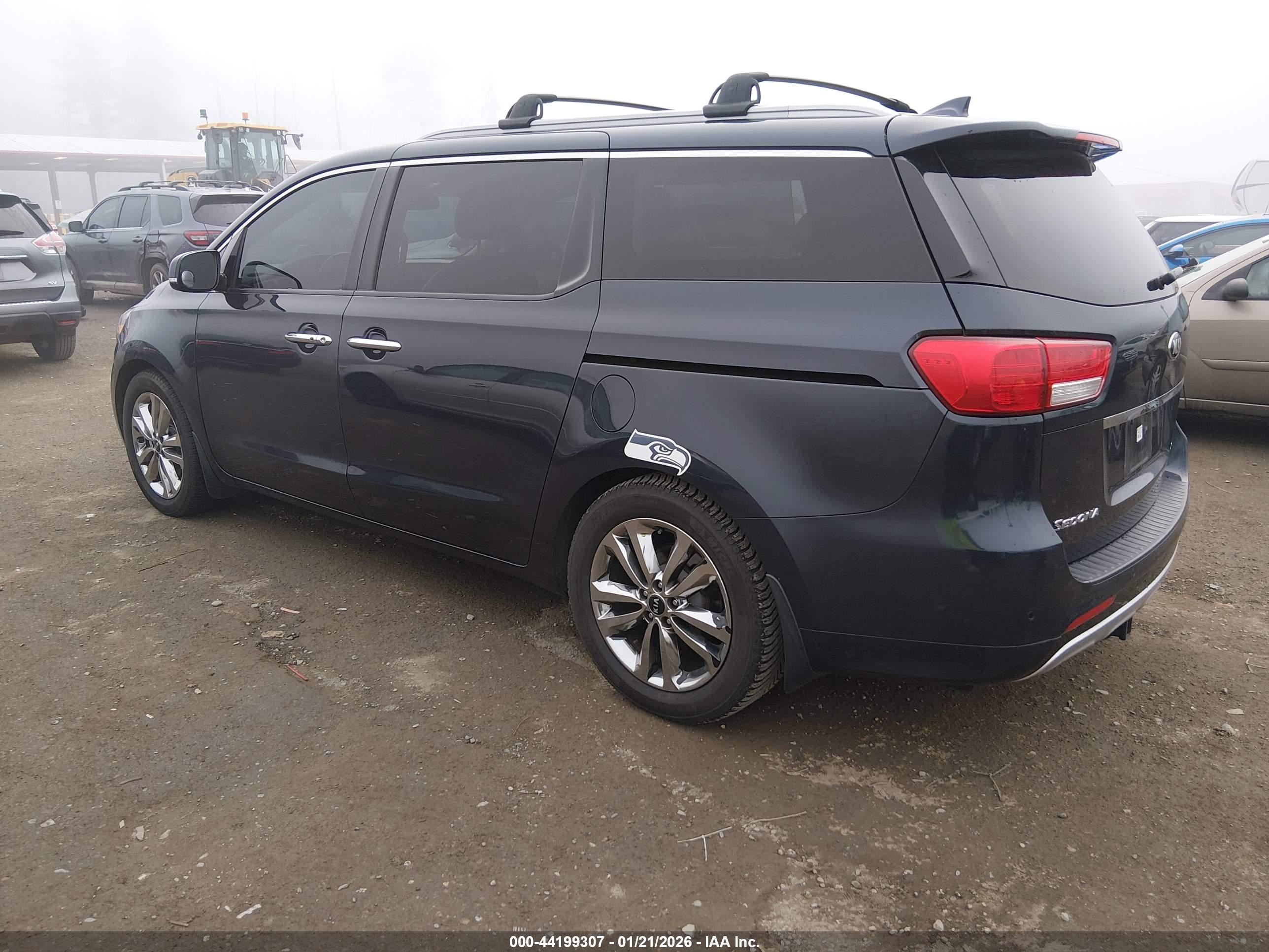 KIA SEDONA image 3