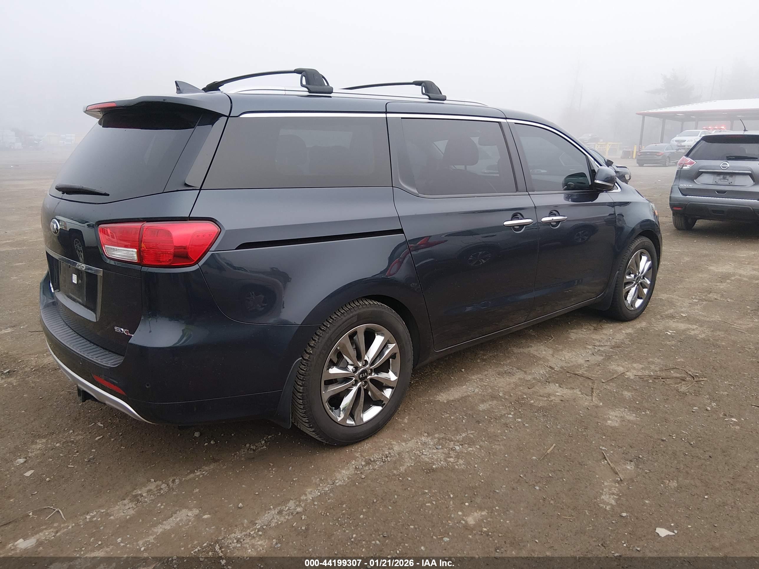 KIA SEDONA image 4