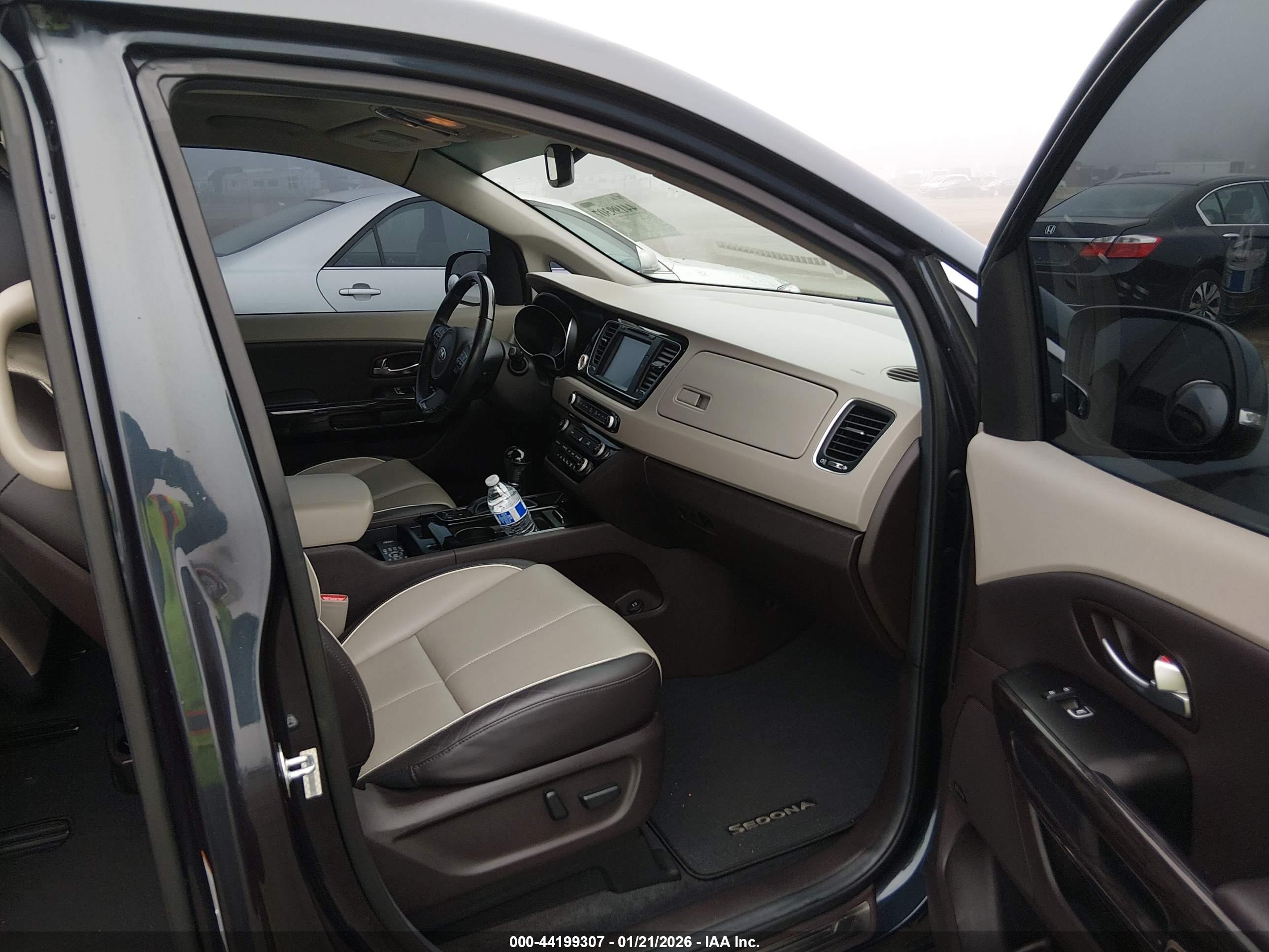 KIA SEDONA image 5