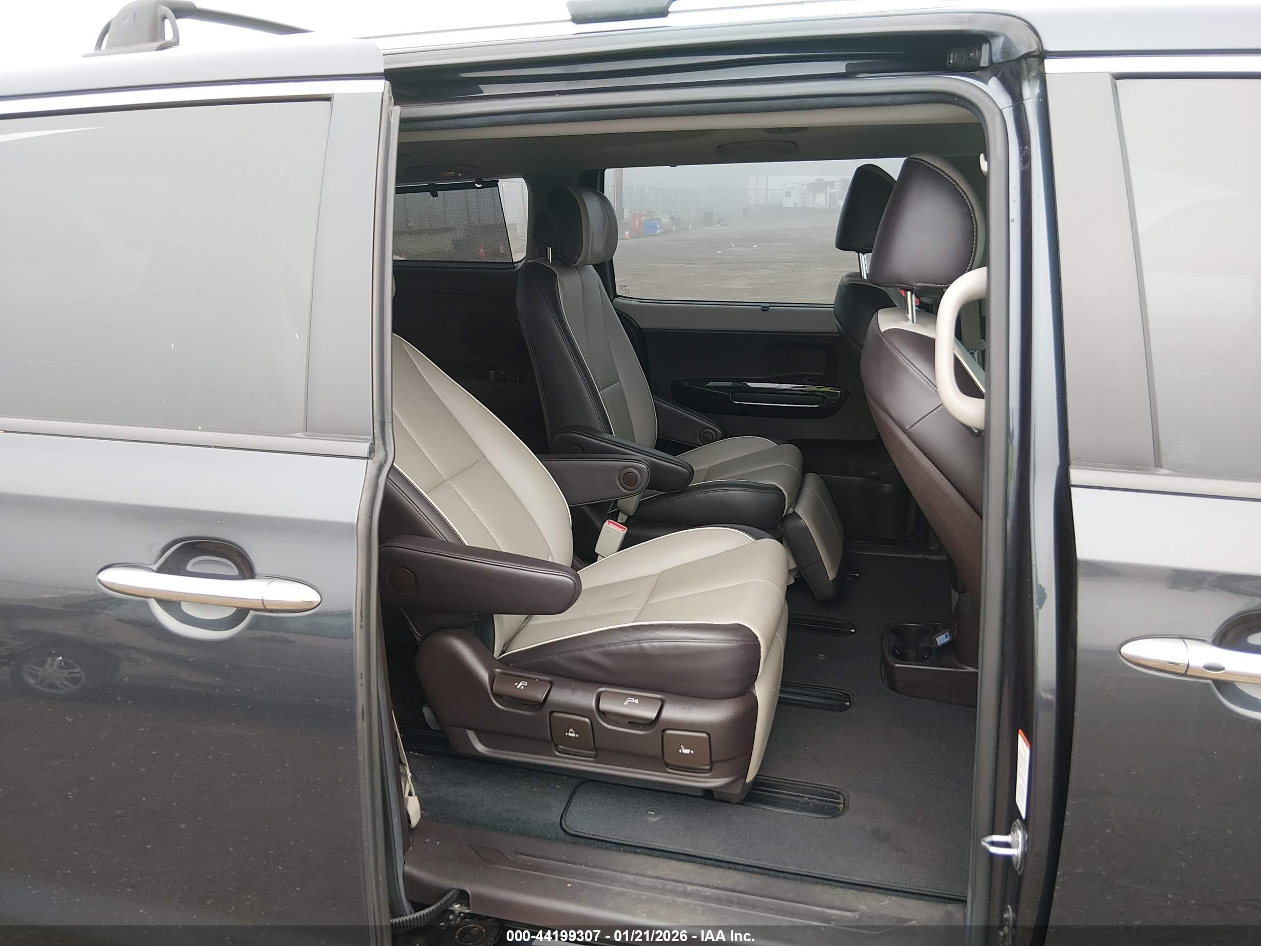 KIA SEDONA image 8