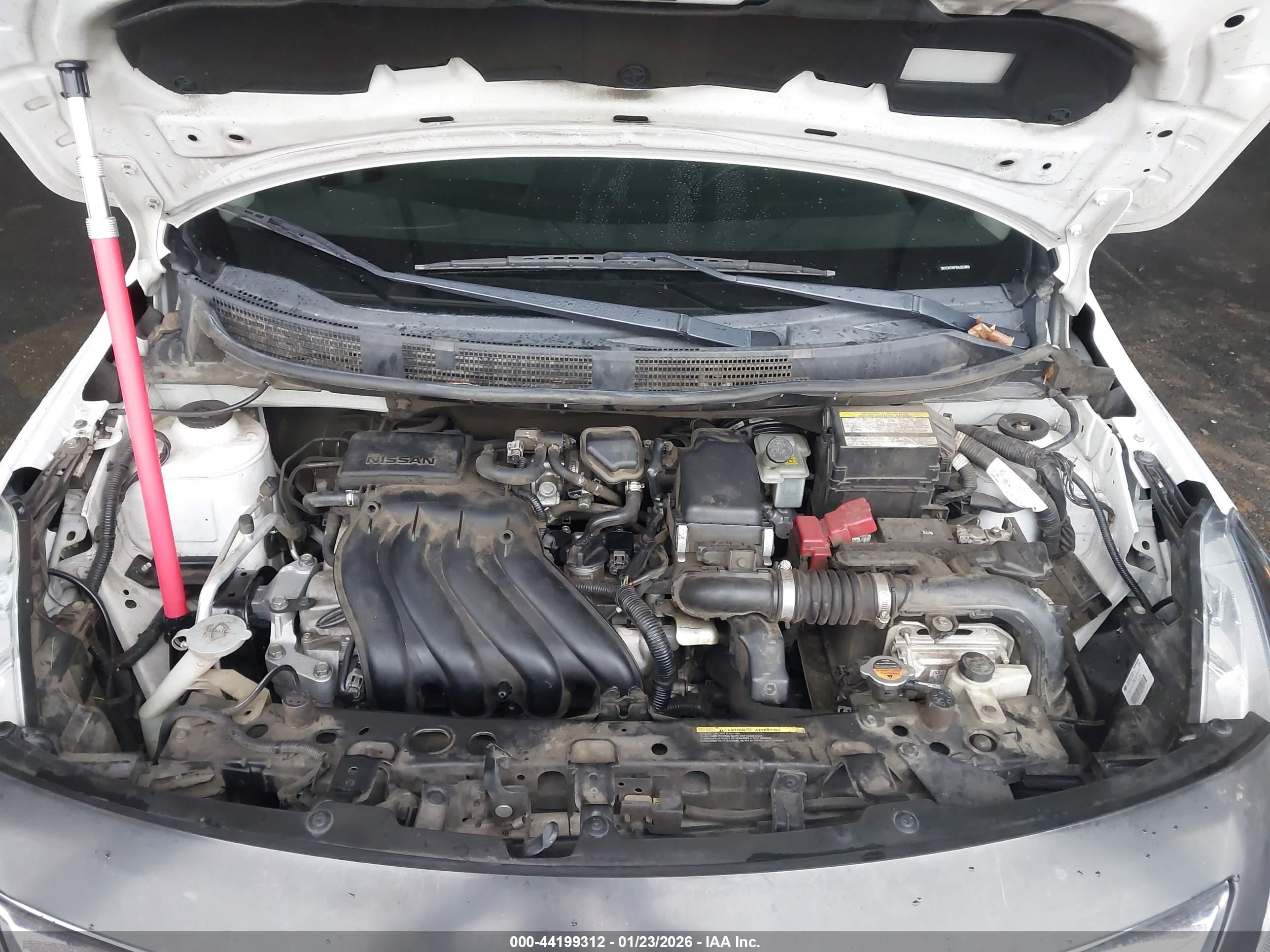 NISSAN VERSA image 10