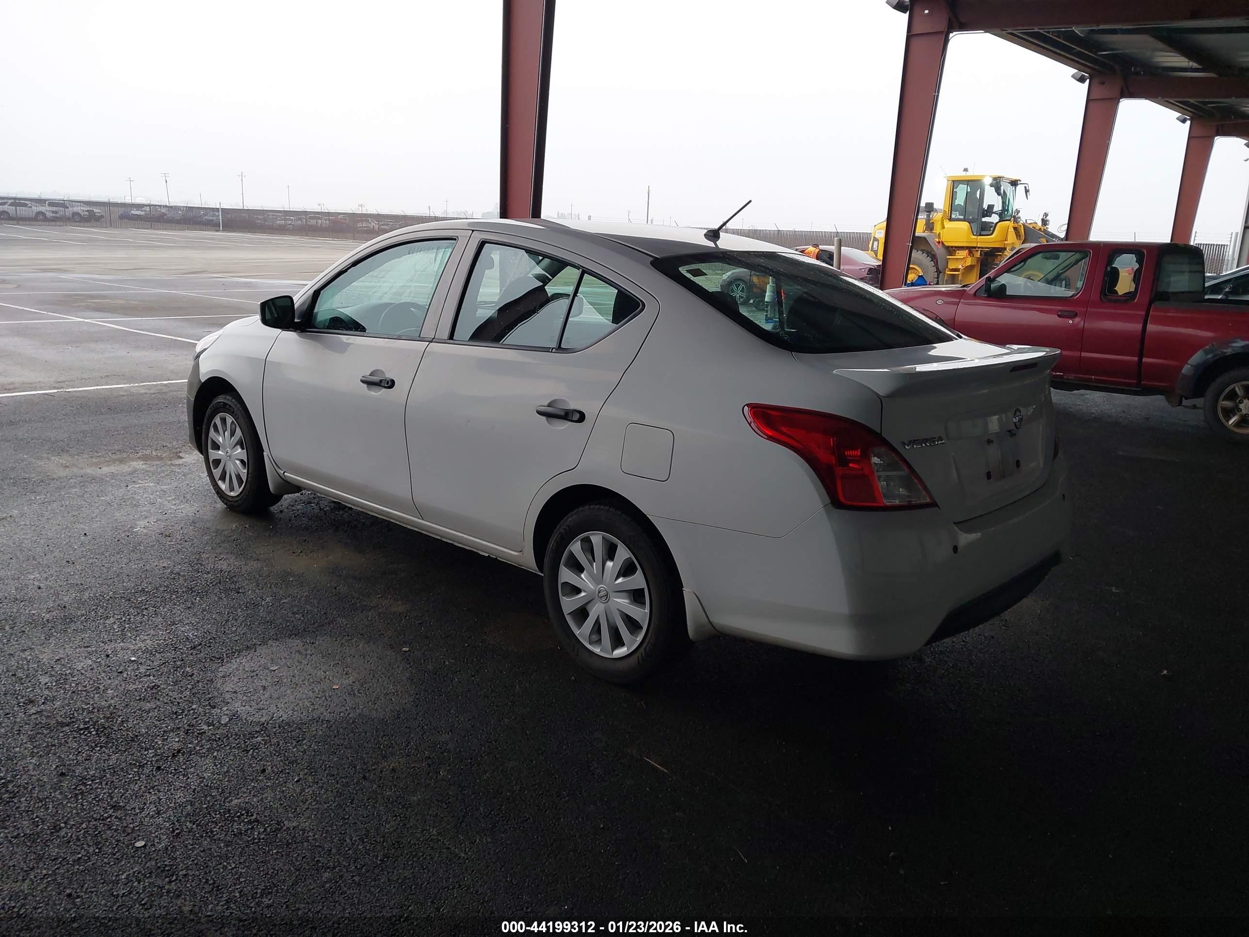 NISSAN VERSA image 3