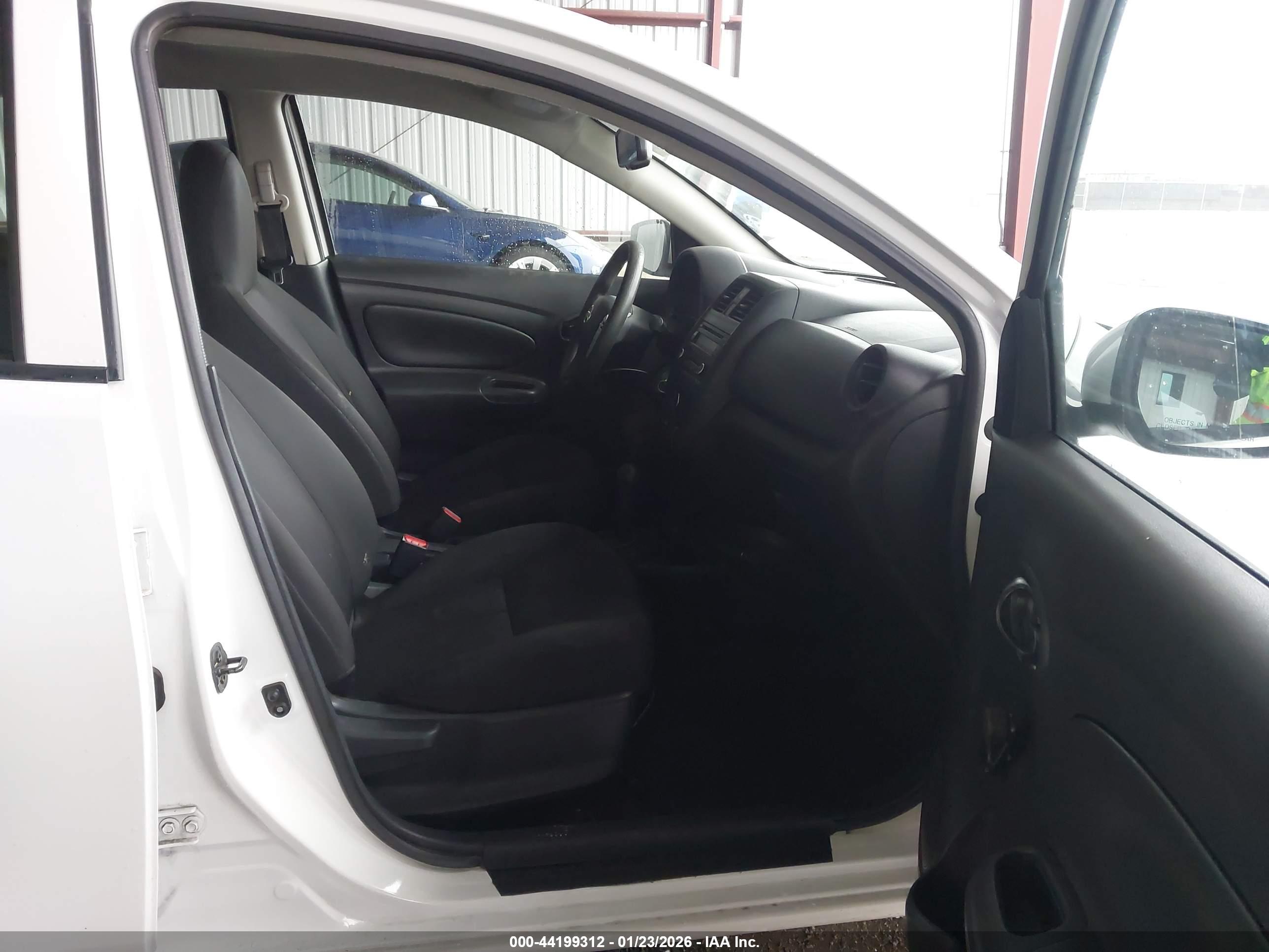 NISSAN VERSA image 5
