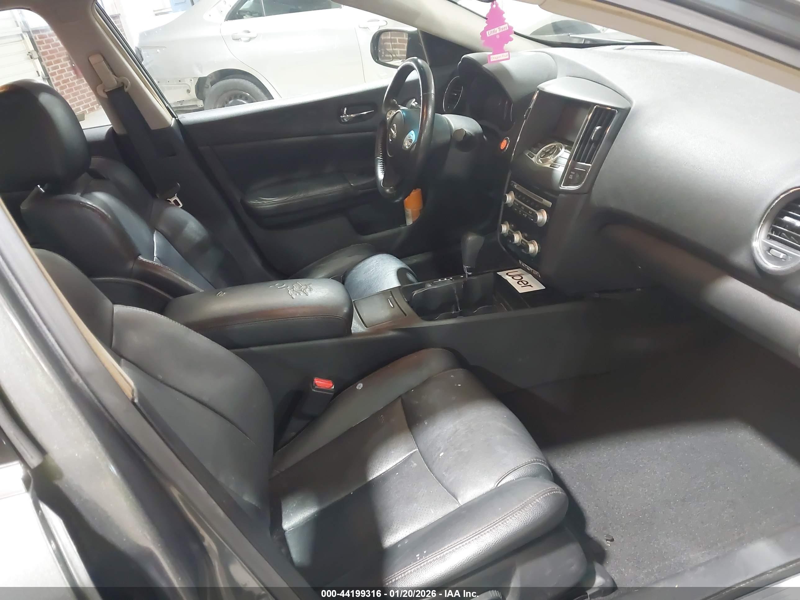 NISSAN MAXIMA image 5