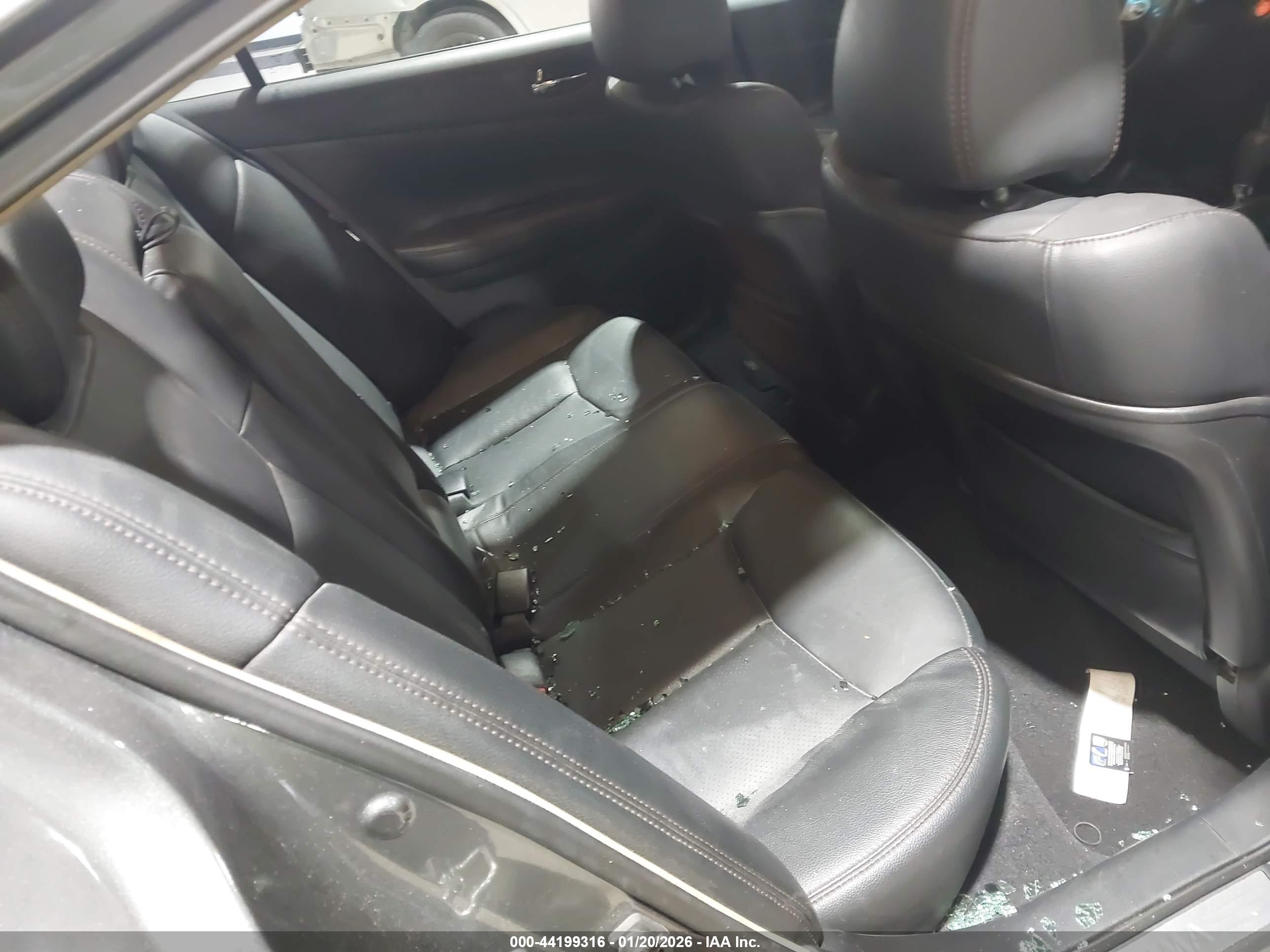 NISSAN MAXIMA image 8