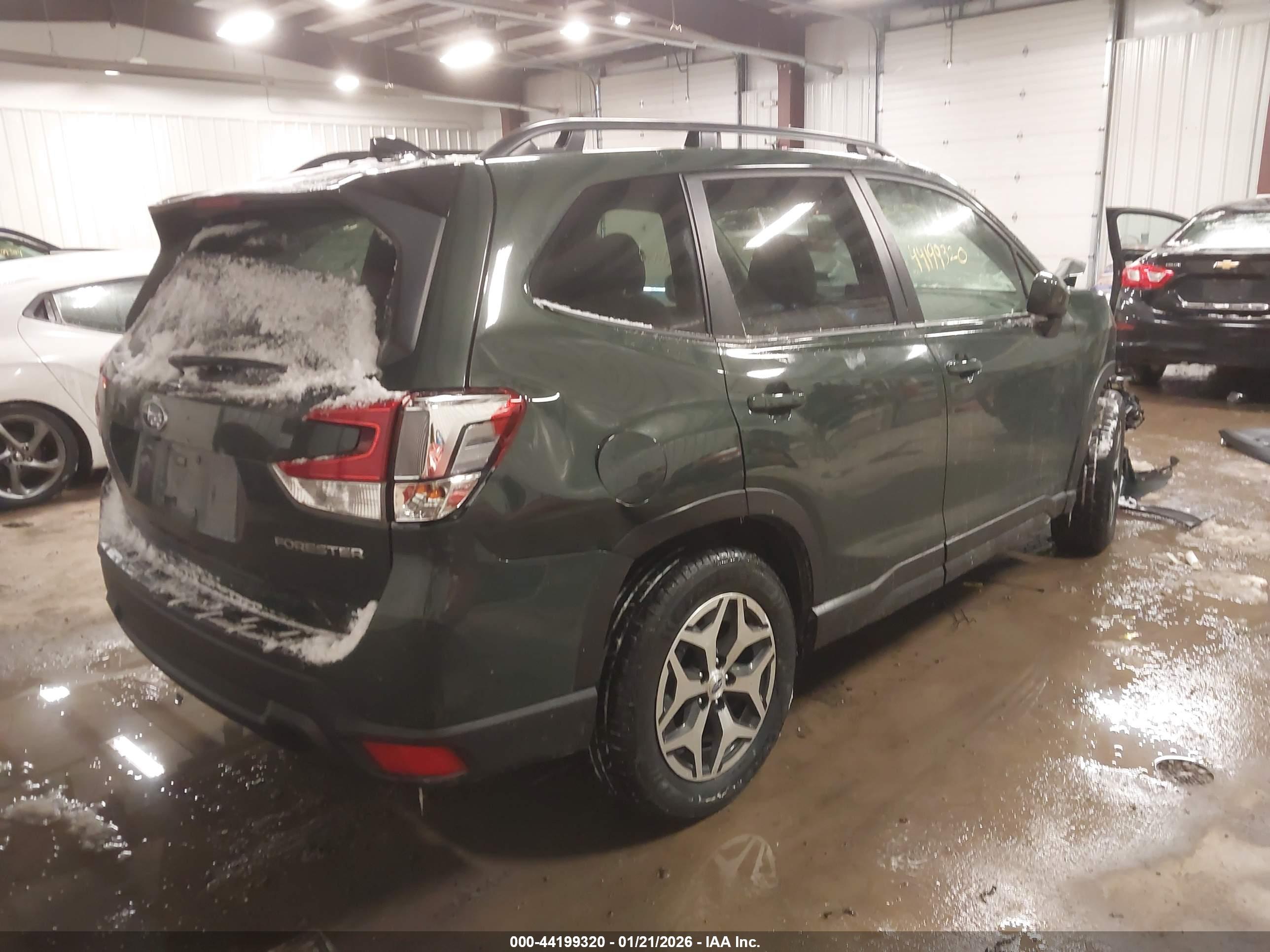 SUBARU FORESTER image 4
