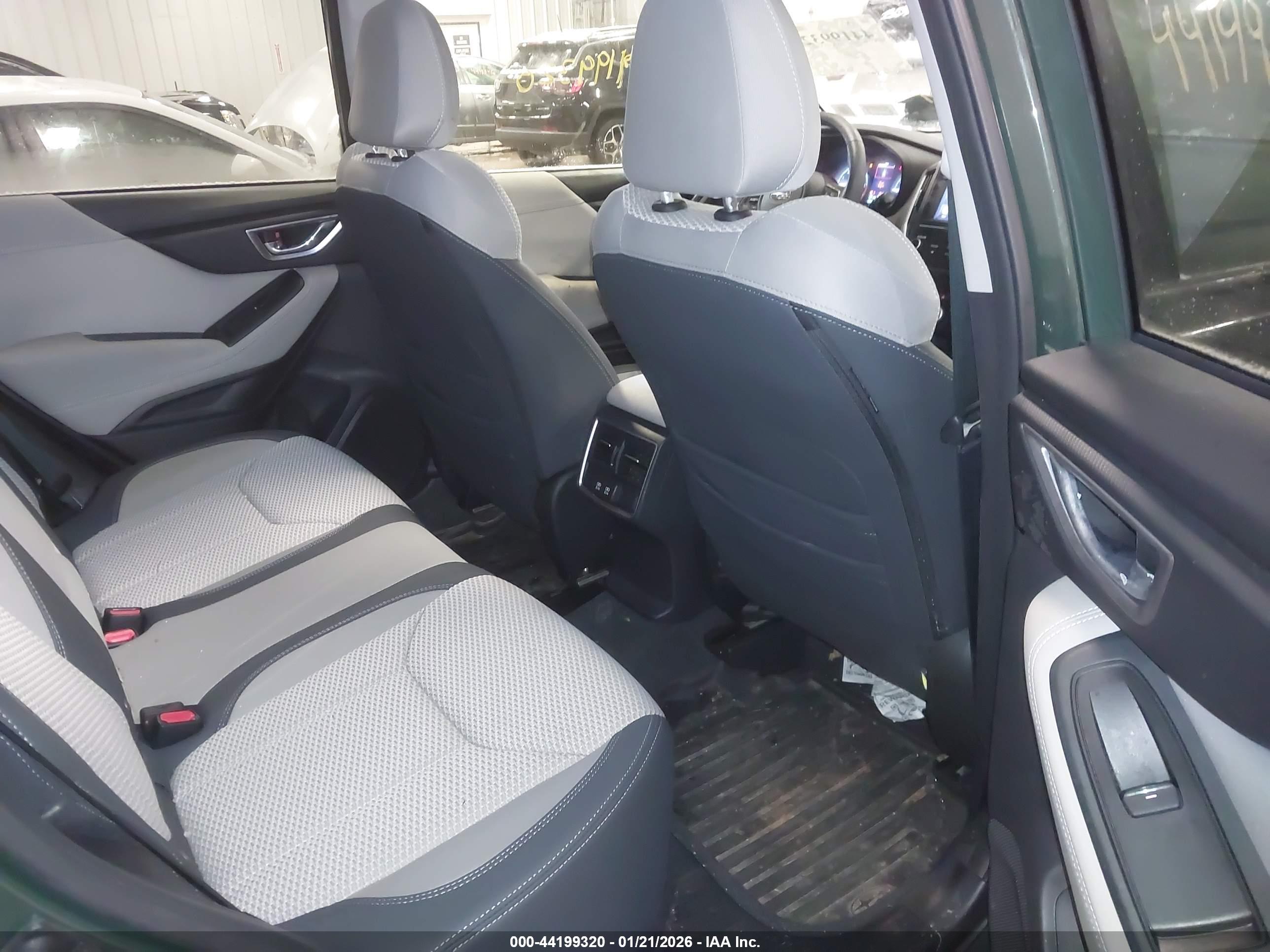 SUBARU FORESTER image 8