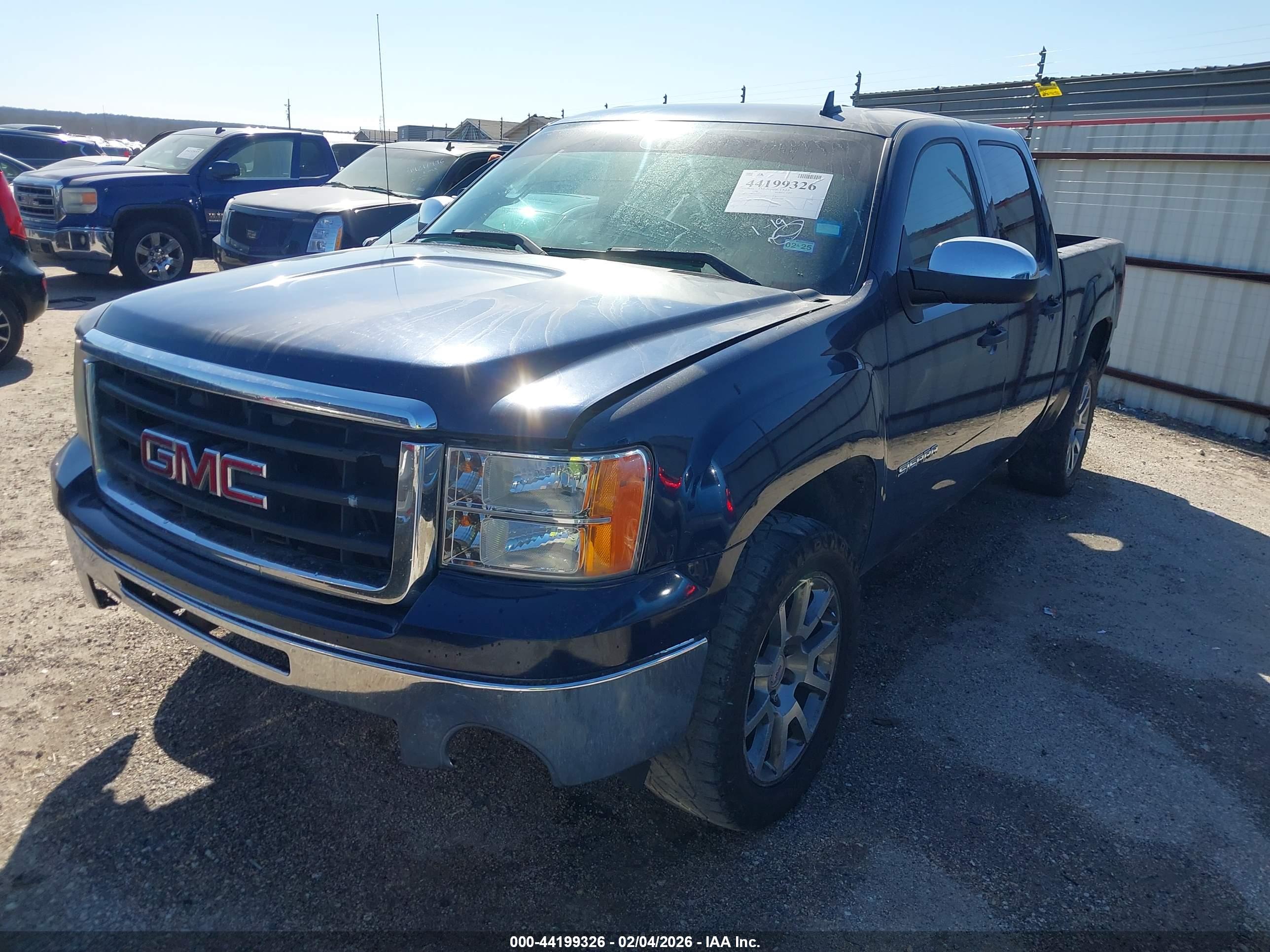 GMC SIERRA image 2