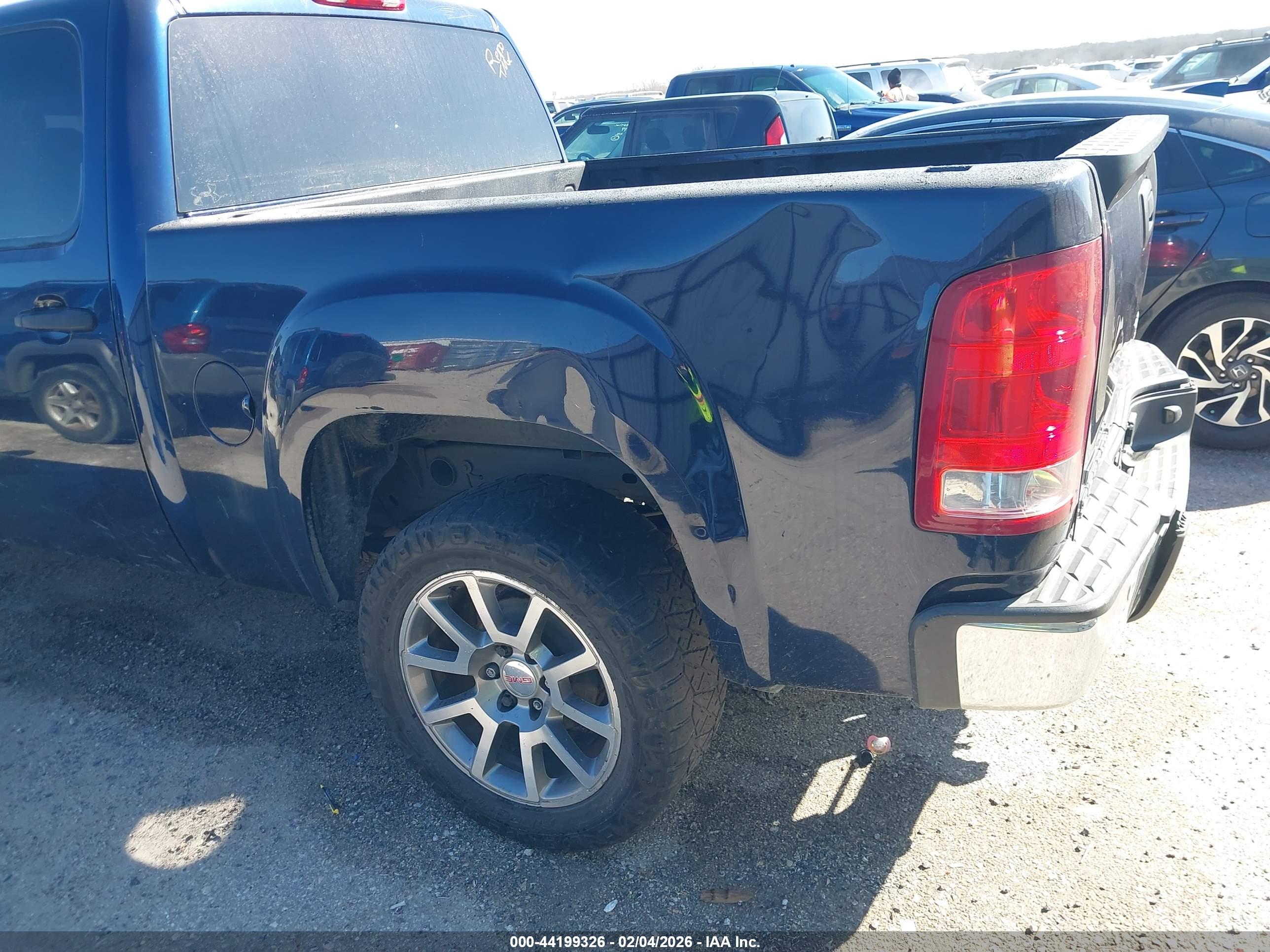 GMC SIERRA image 6