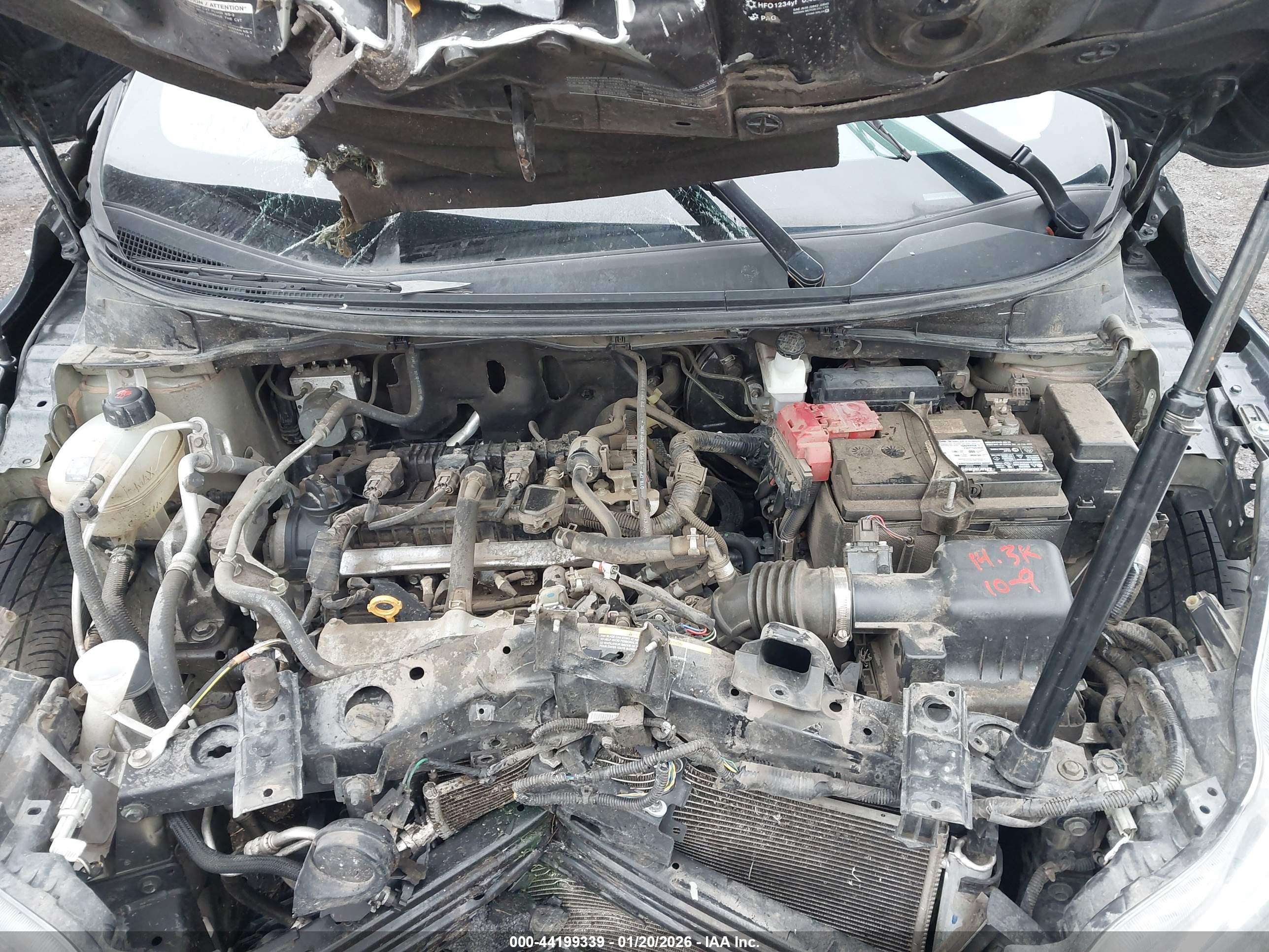 NISSAN VERSA image 10