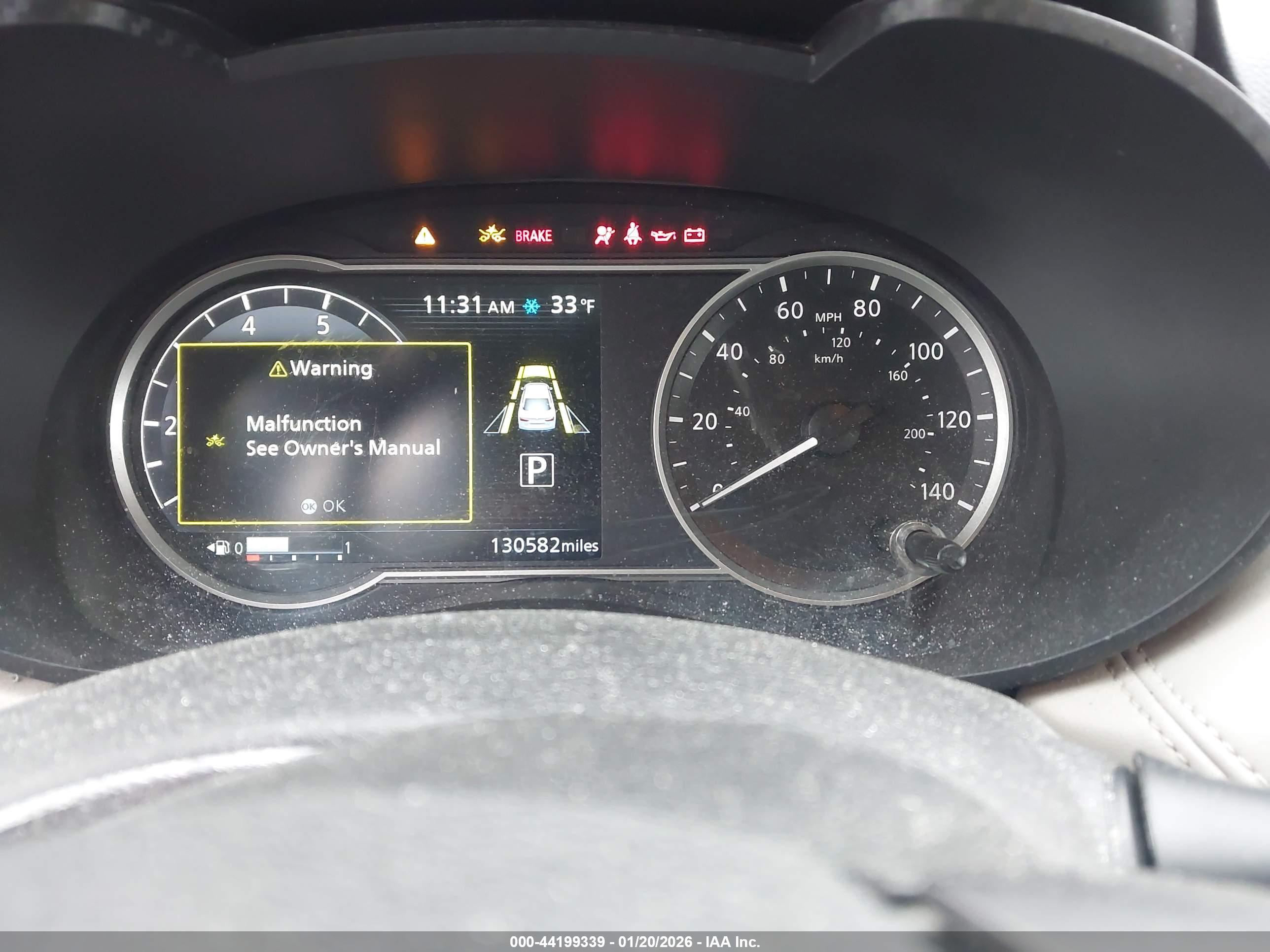 NISSAN VERSA image 7