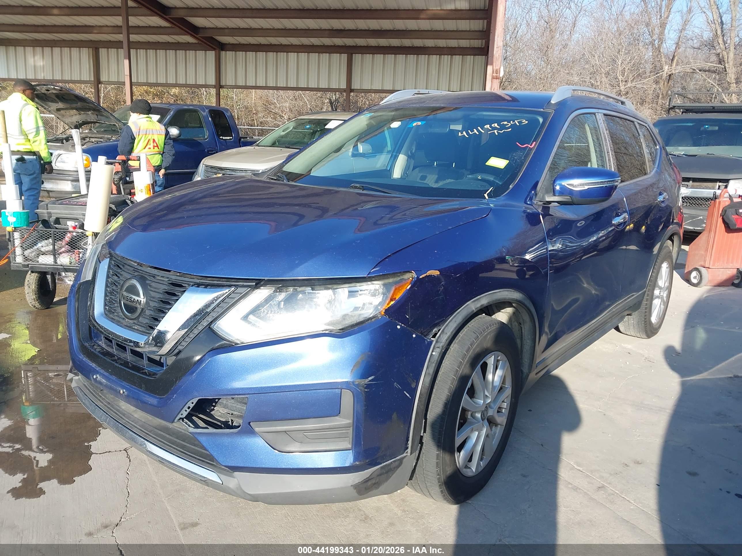 NISSAN ROGUE image 2