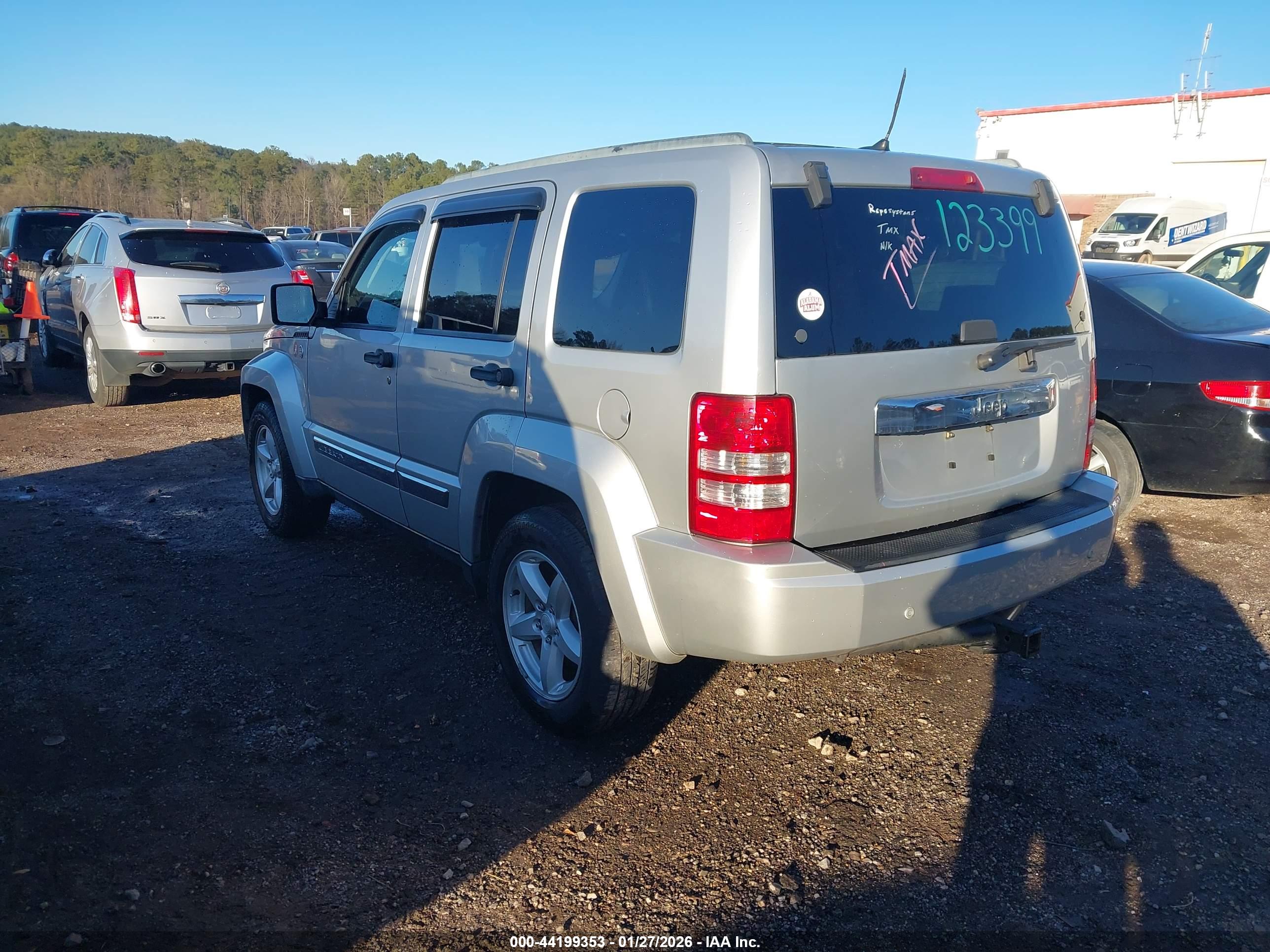 JEEP LIBERTY image 3