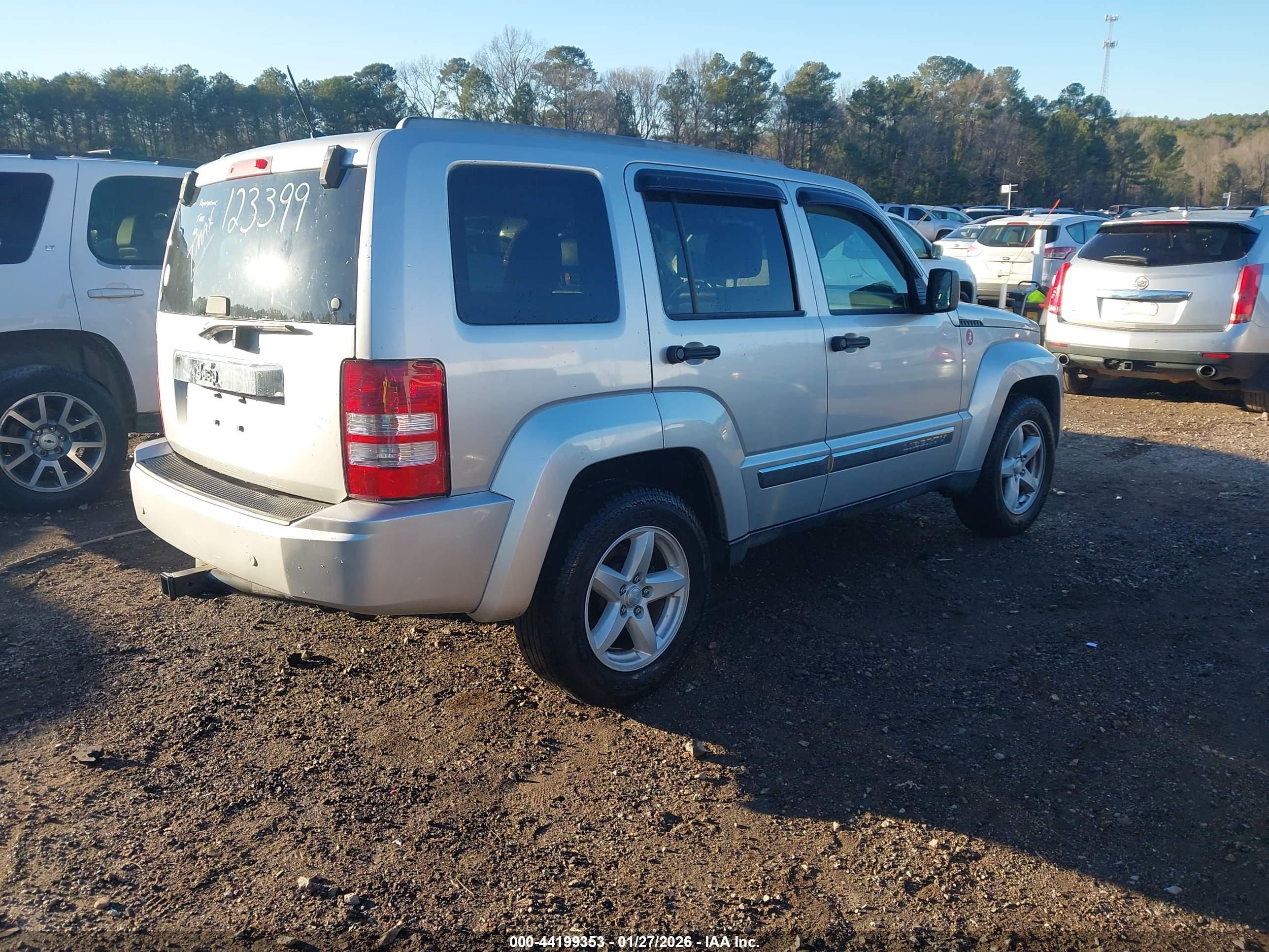 JEEP LIBERTY image 4