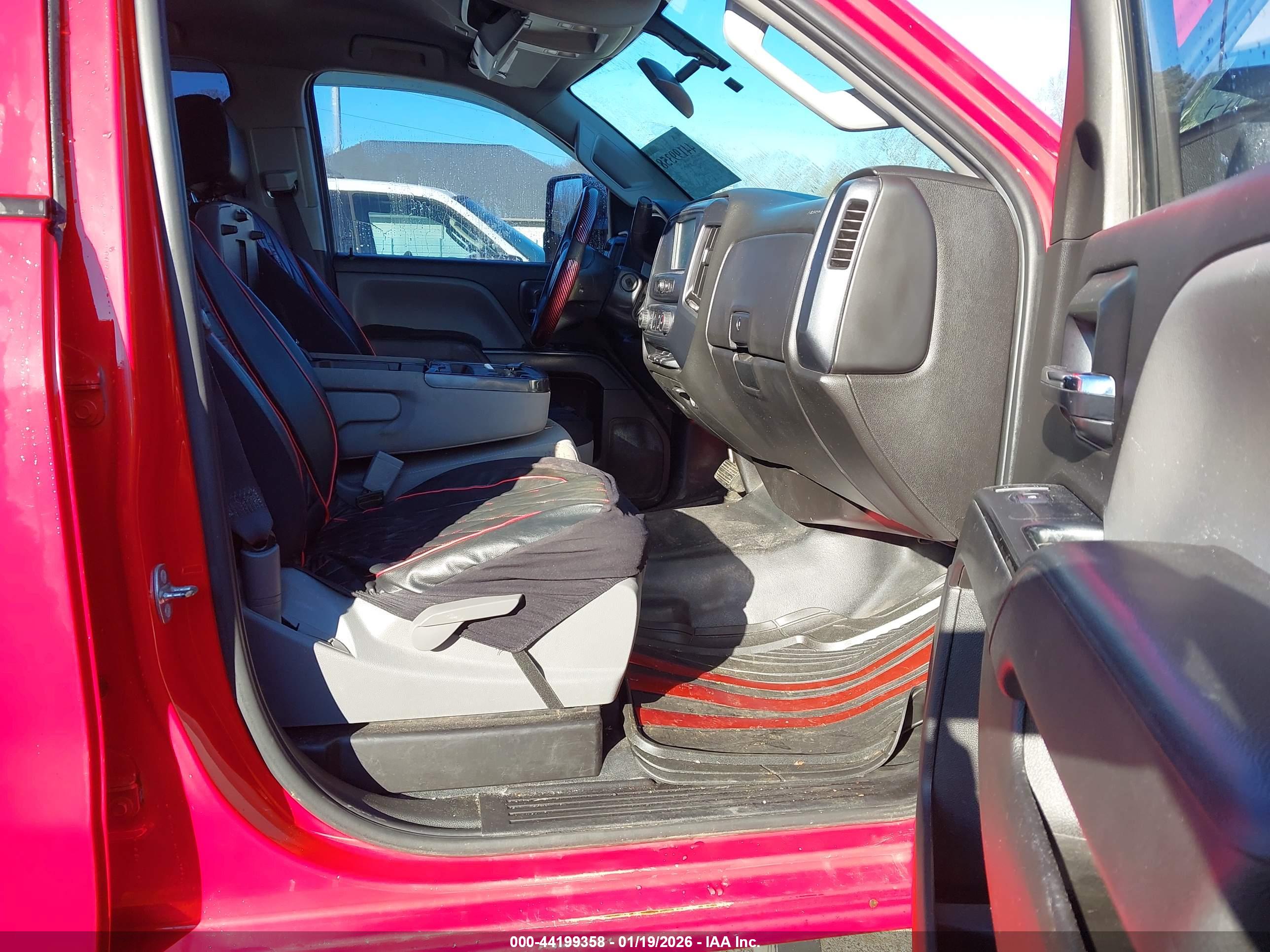 CHEVROLET SILVERADO image 5