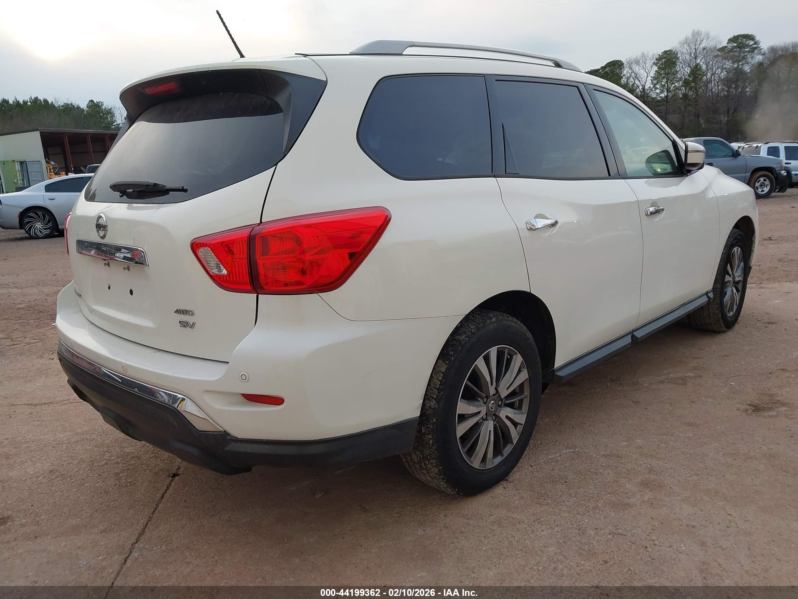 NISSAN PATHFINDER image 4