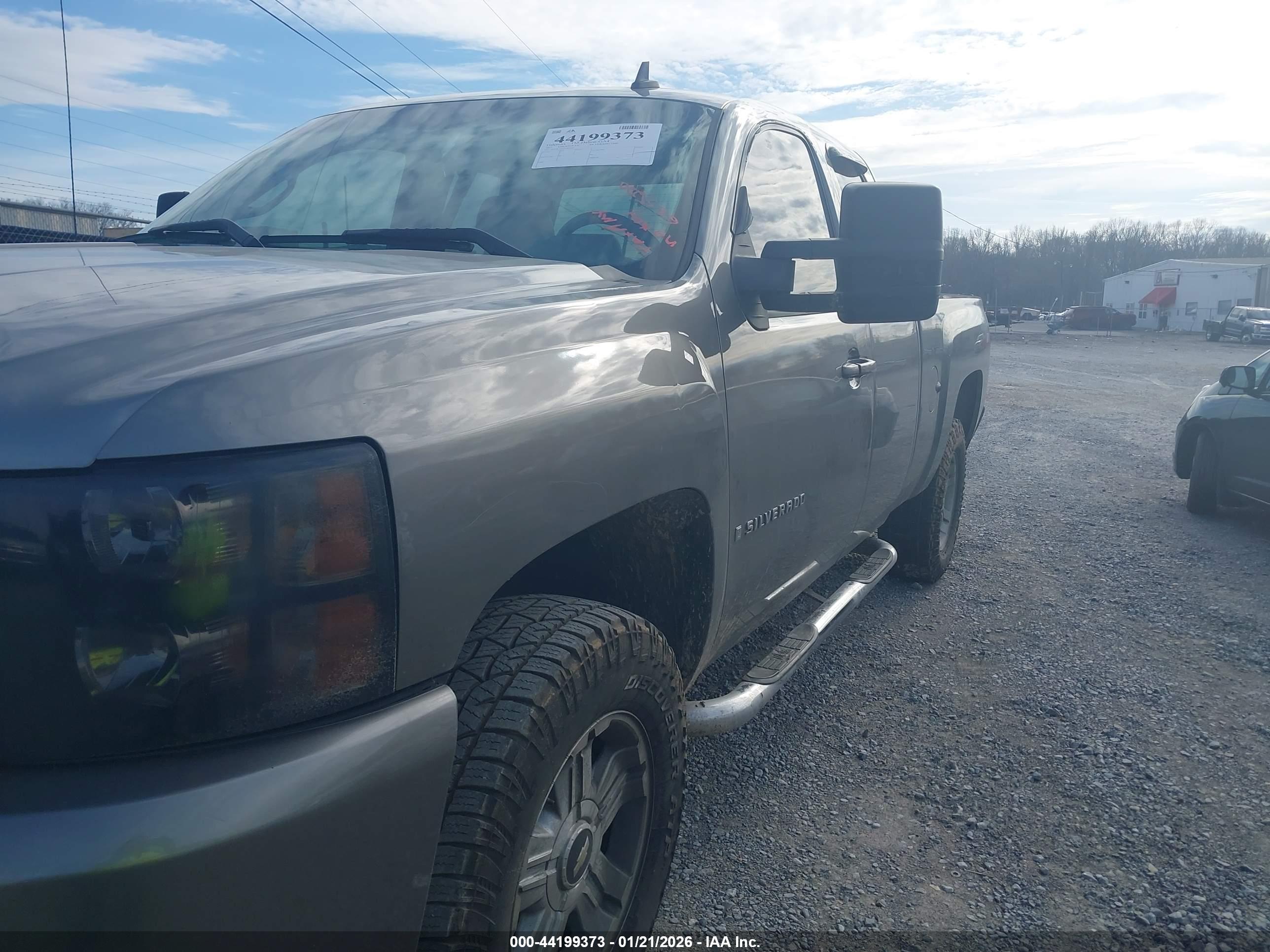 CHEVROLET SILVERADO image 2