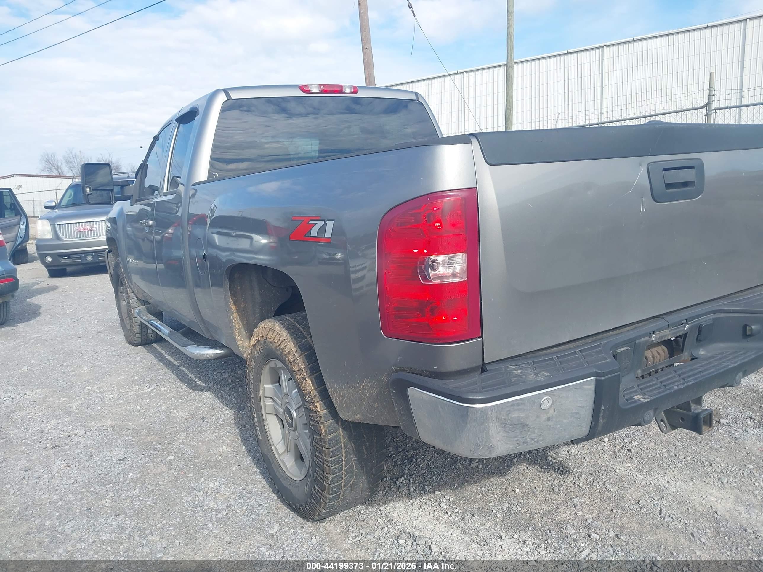 CHEVROLET SILVERADO image 3