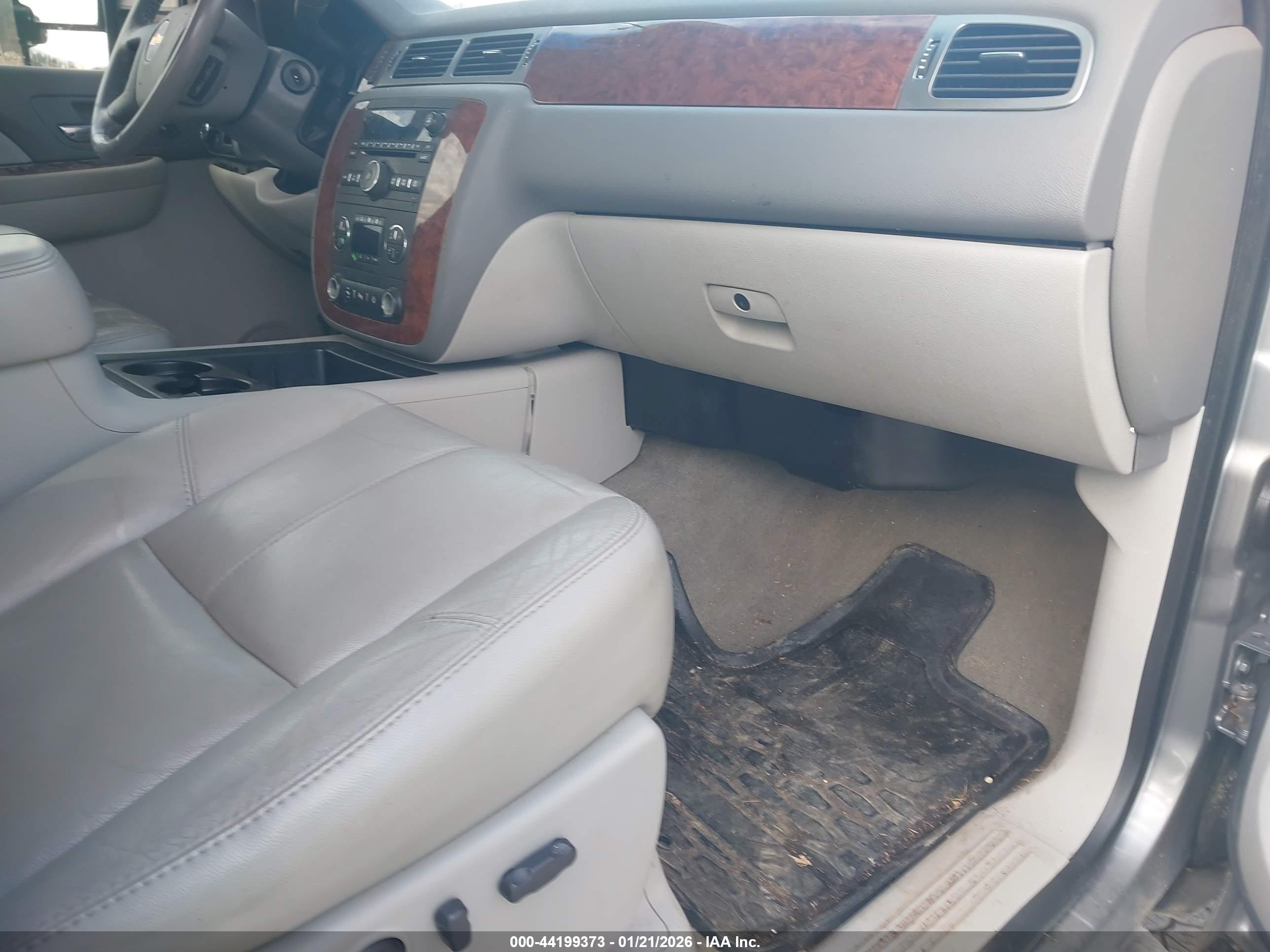 CHEVROLET SILVERADO image 5