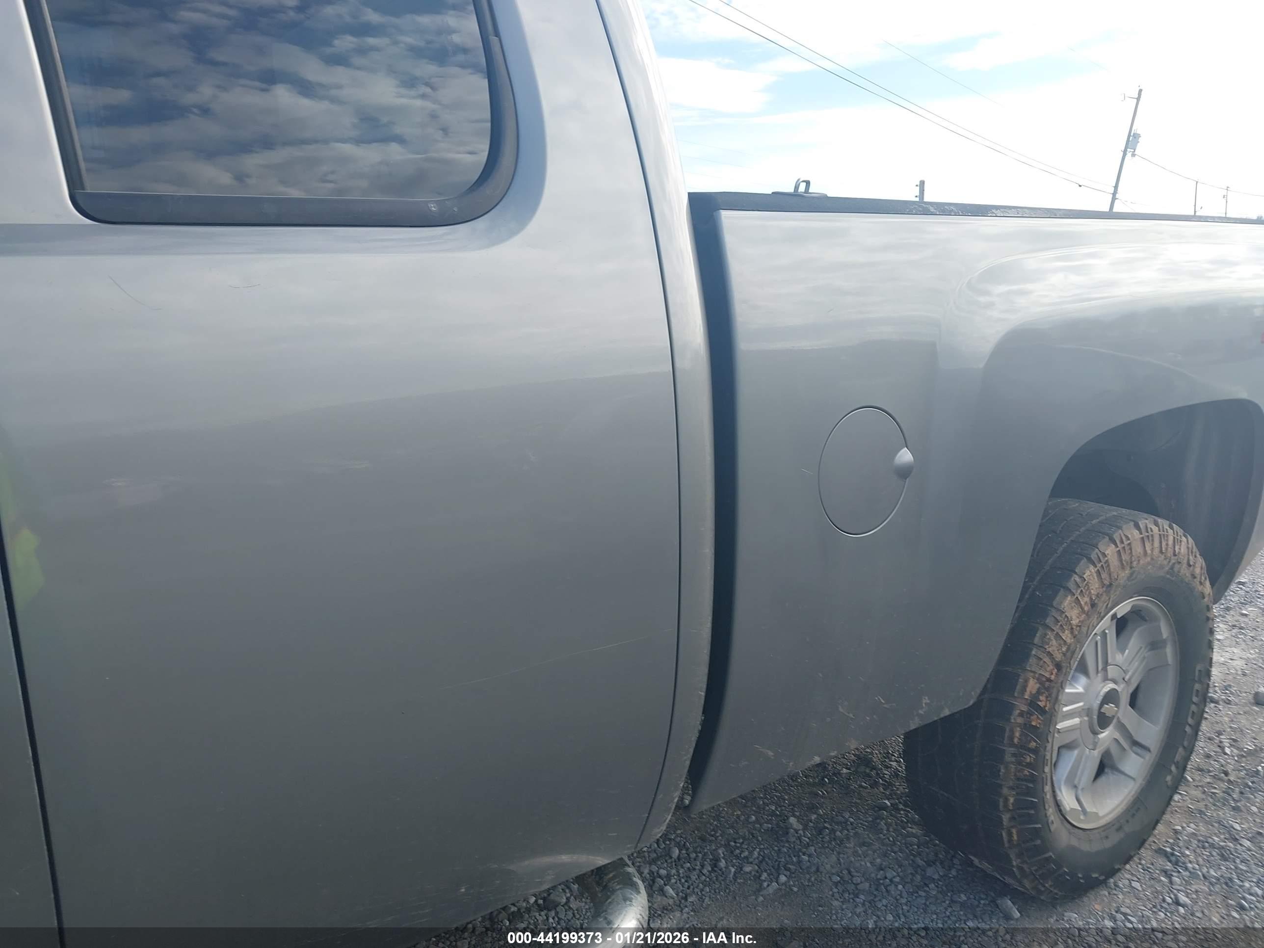 CHEVROLET SILVERADO image 6