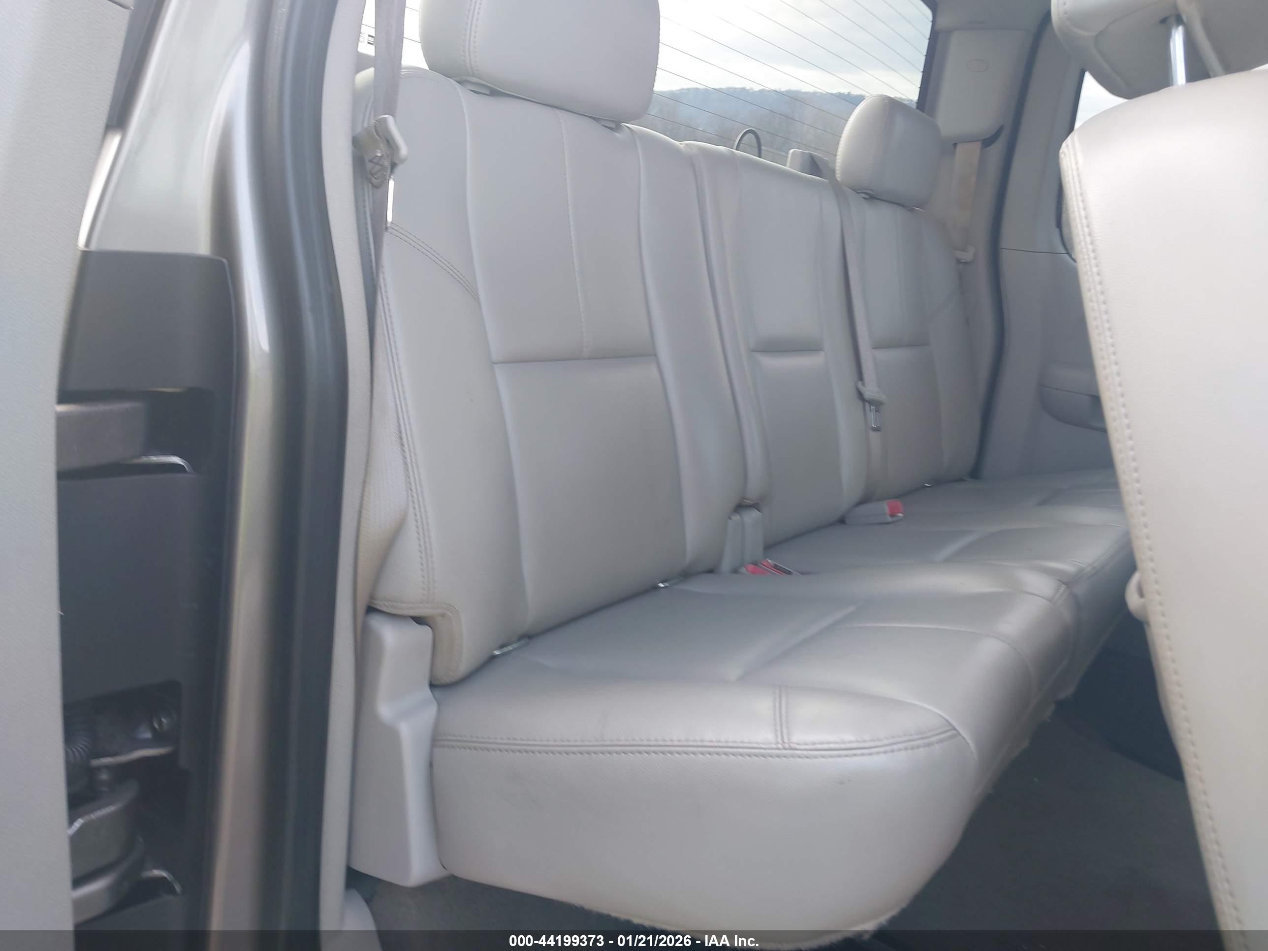CHEVROLET SILVERADO image 8