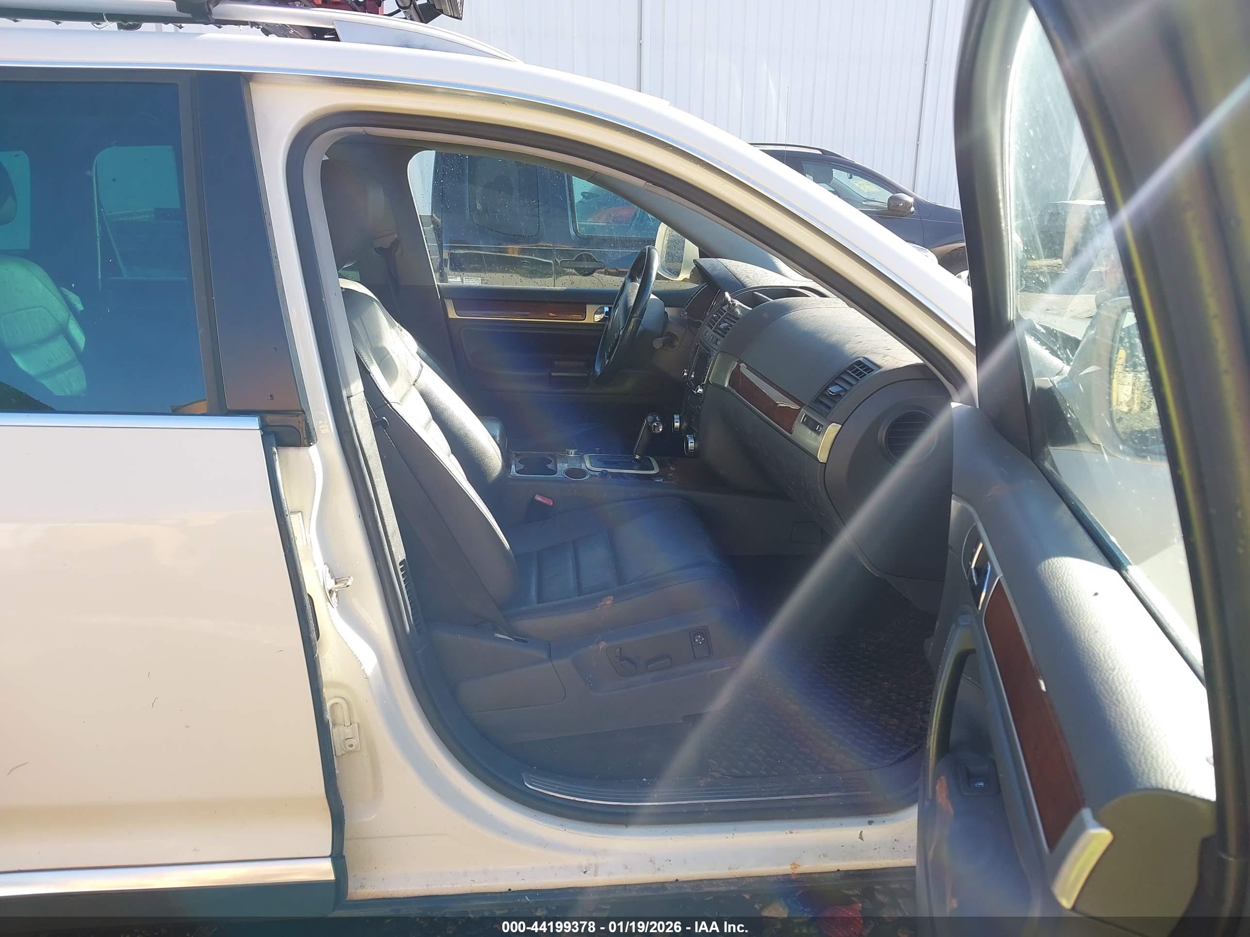 VOLKSWAGEN TOUAREG image 5