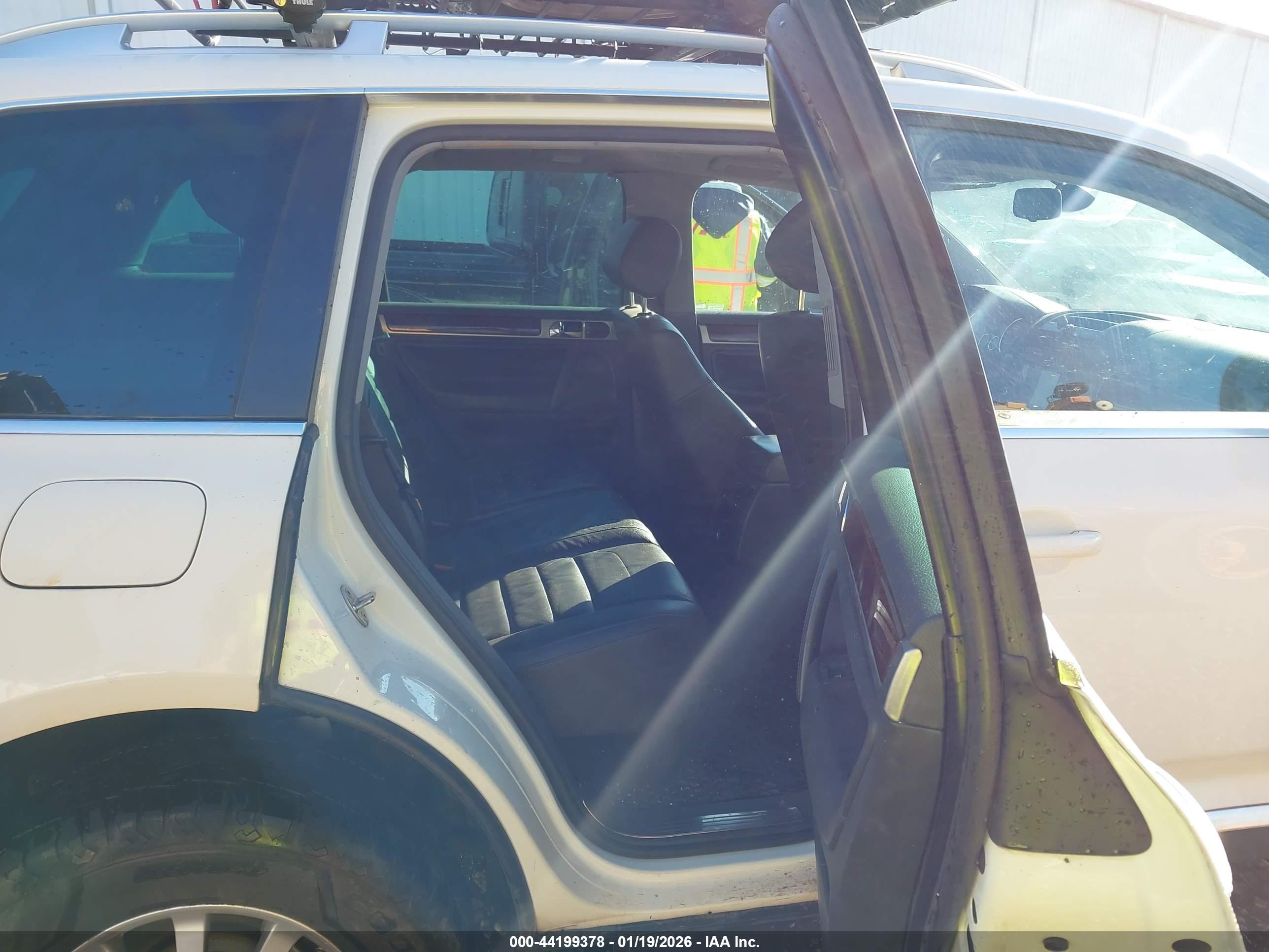 VOLKSWAGEN TOUAREG image 8