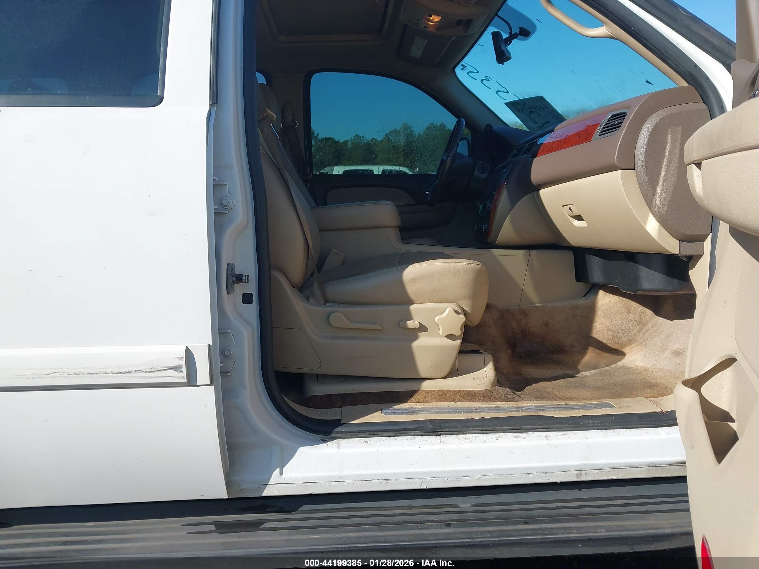 CHEVROLET TAHOE image 5