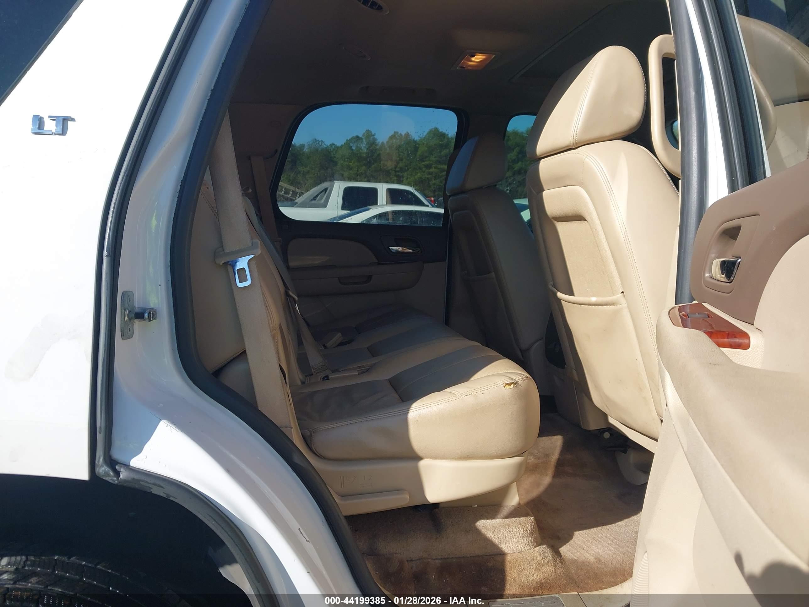 CHEVROLET TAHOE image 8