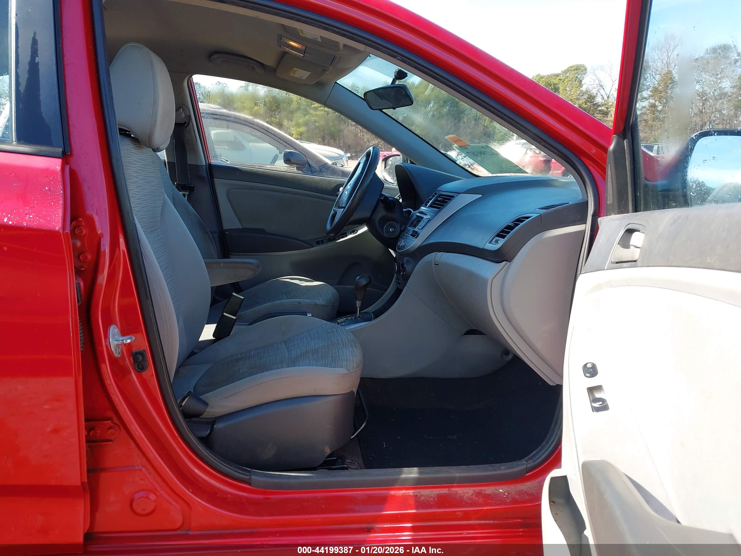 HYUNDAI ACCENT image 5