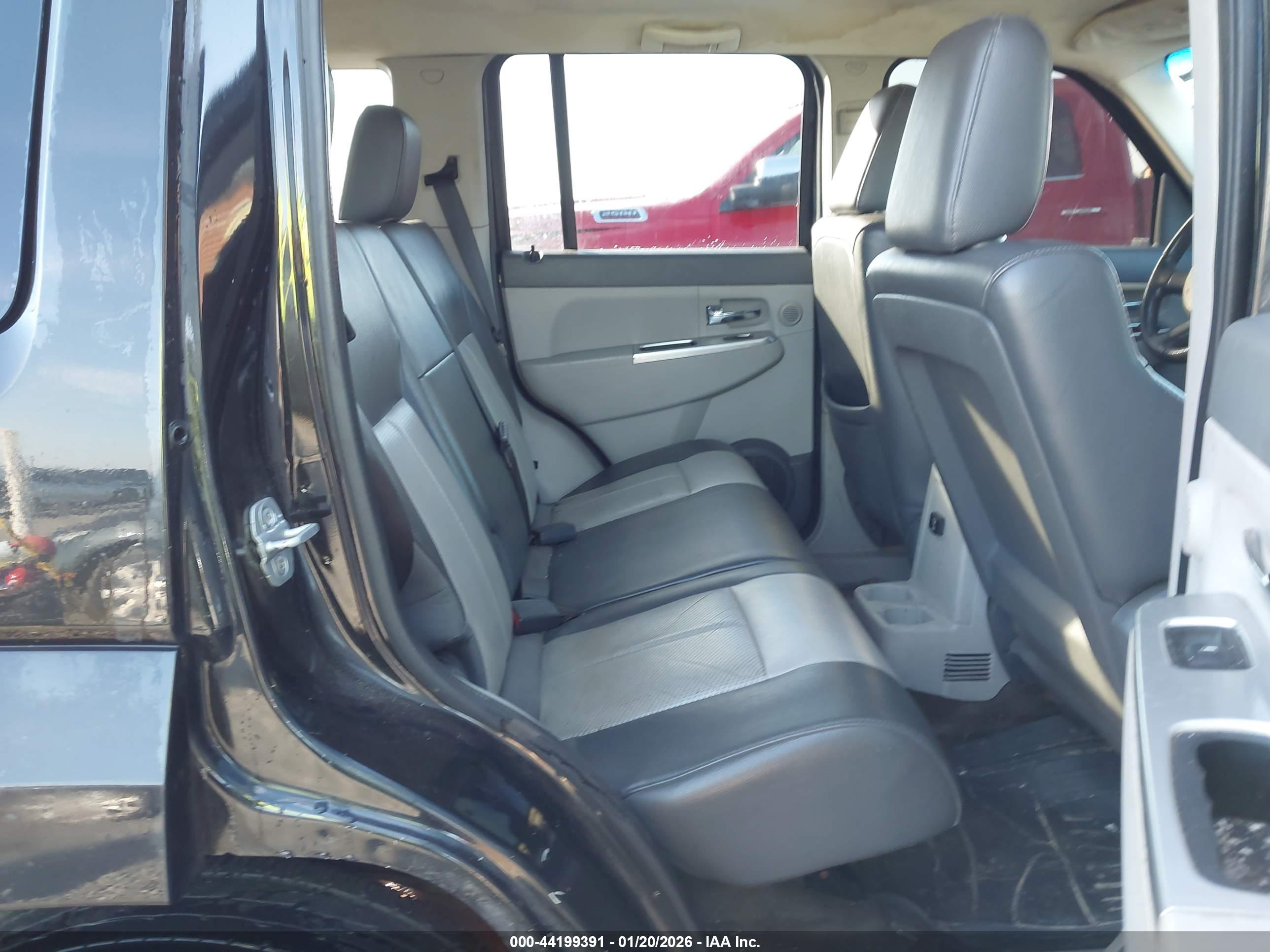 JEEP LIBERTY image 8