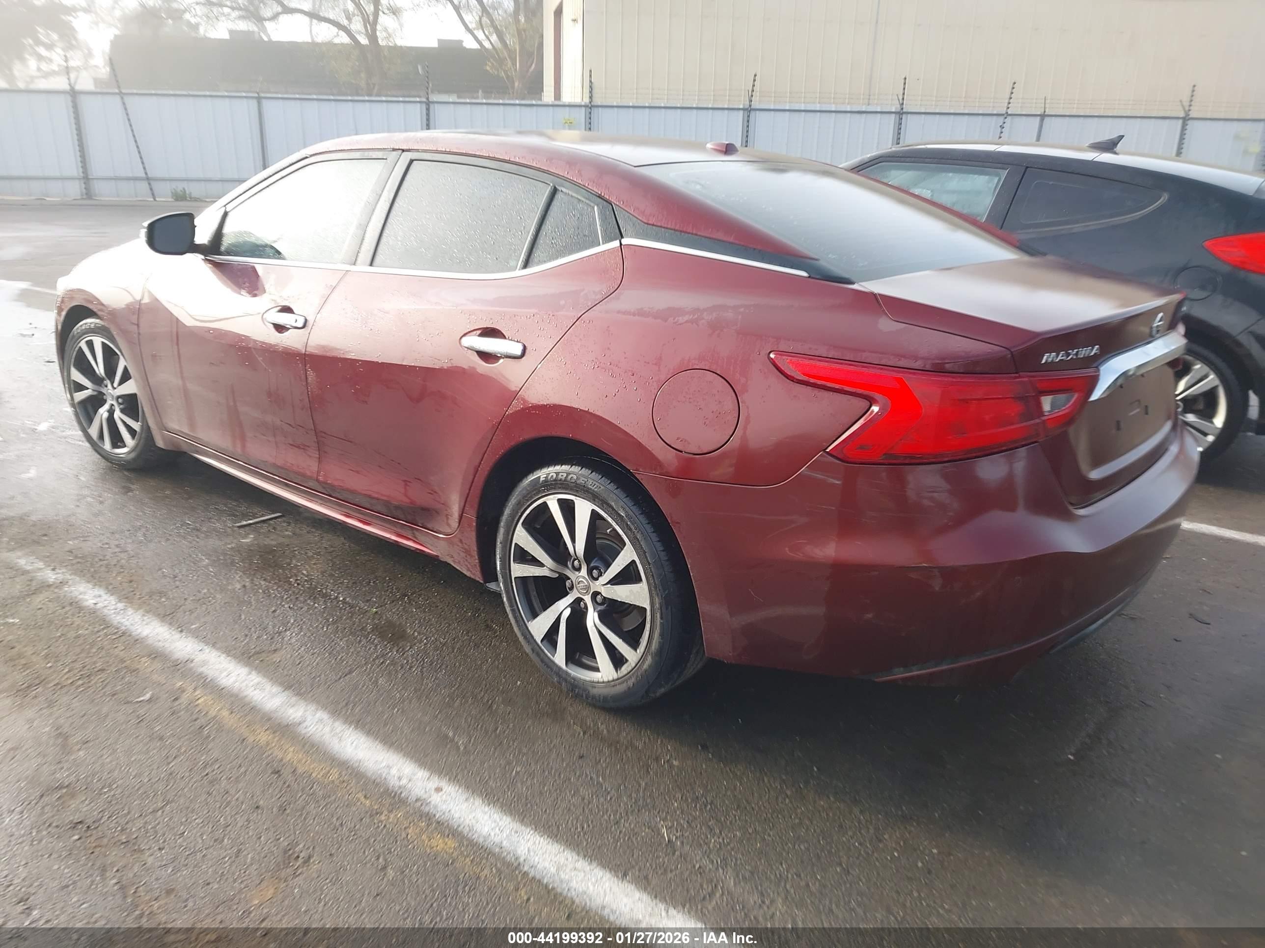 NISSAN MAXIMA image 3